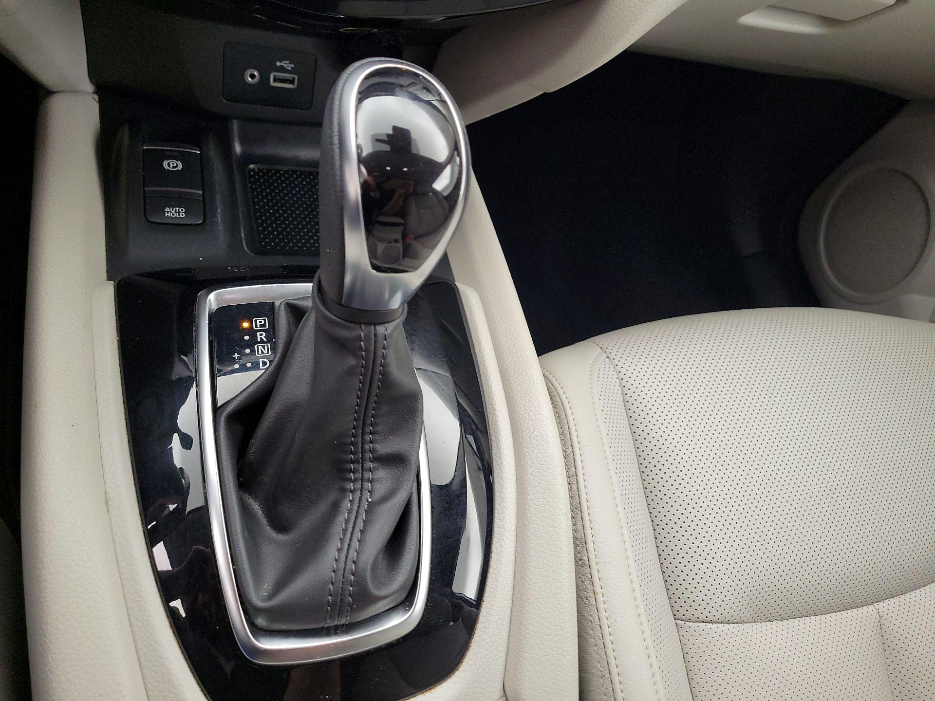 Thumbnail: 2021 Nissan Rogue Sport - 17