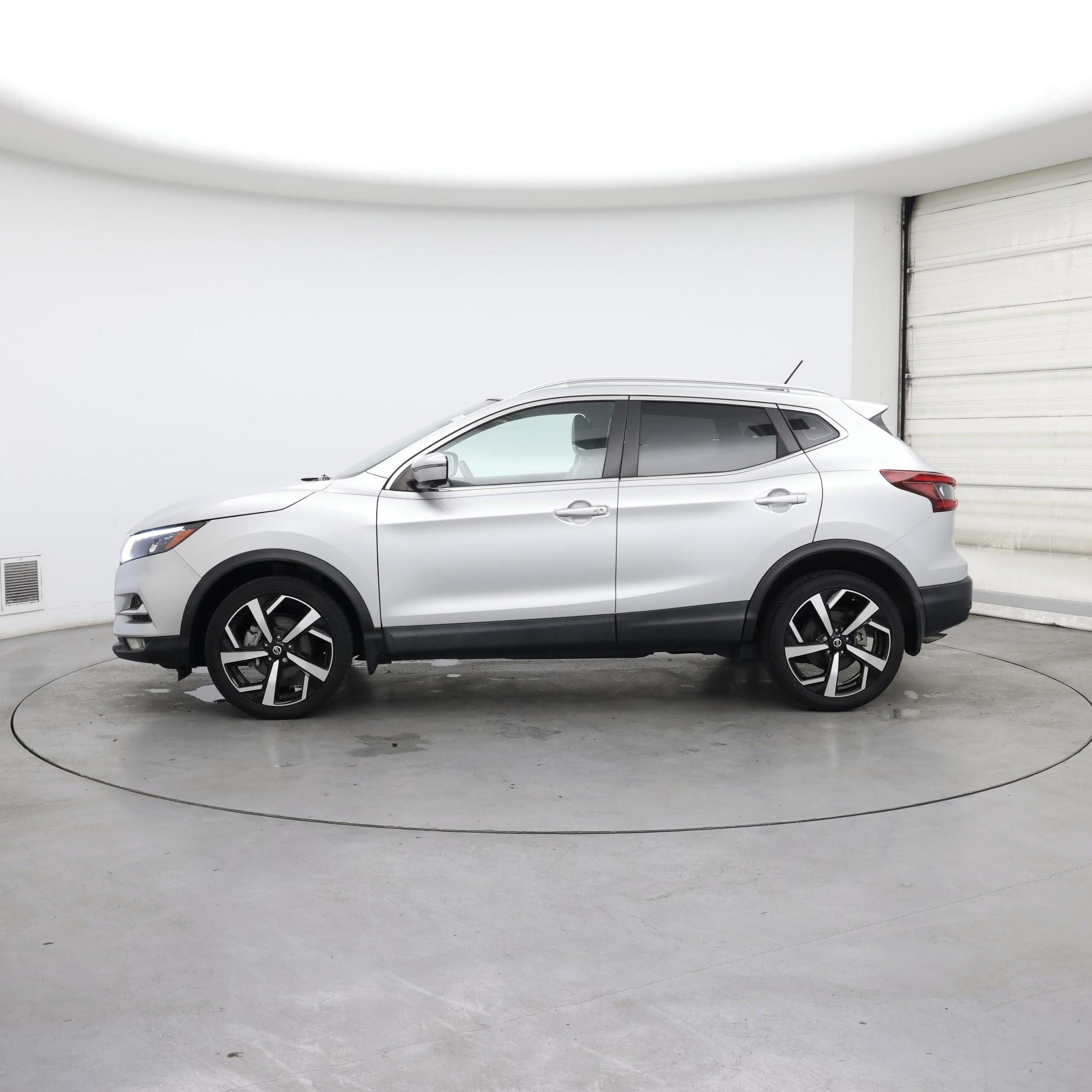 Thumbnail: 2021 Nissan Rogue Sport - 3