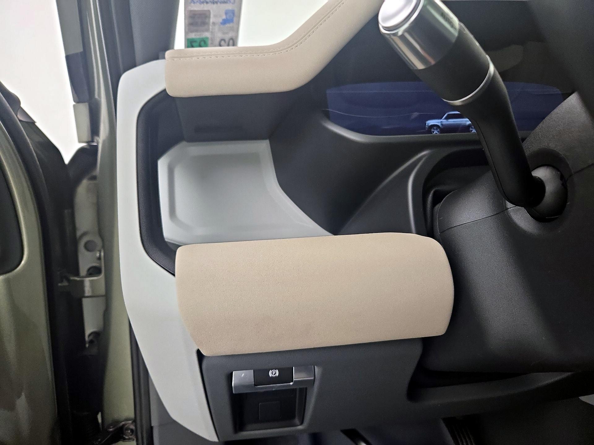 Thumbnail: 2020 Land Rover Defender - 13