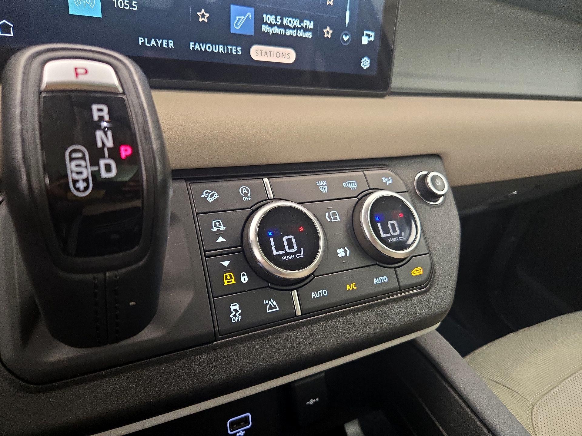 Thumbnail: 2020 Land Rover Defender - 17