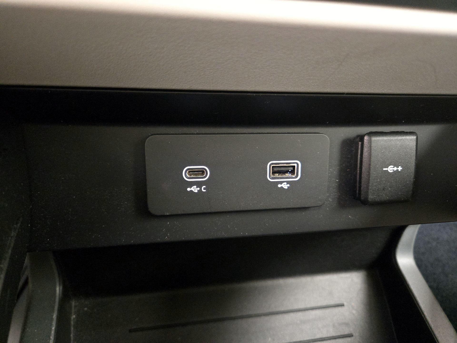 Thumbnail: 2020 Land Rover Defender - 19