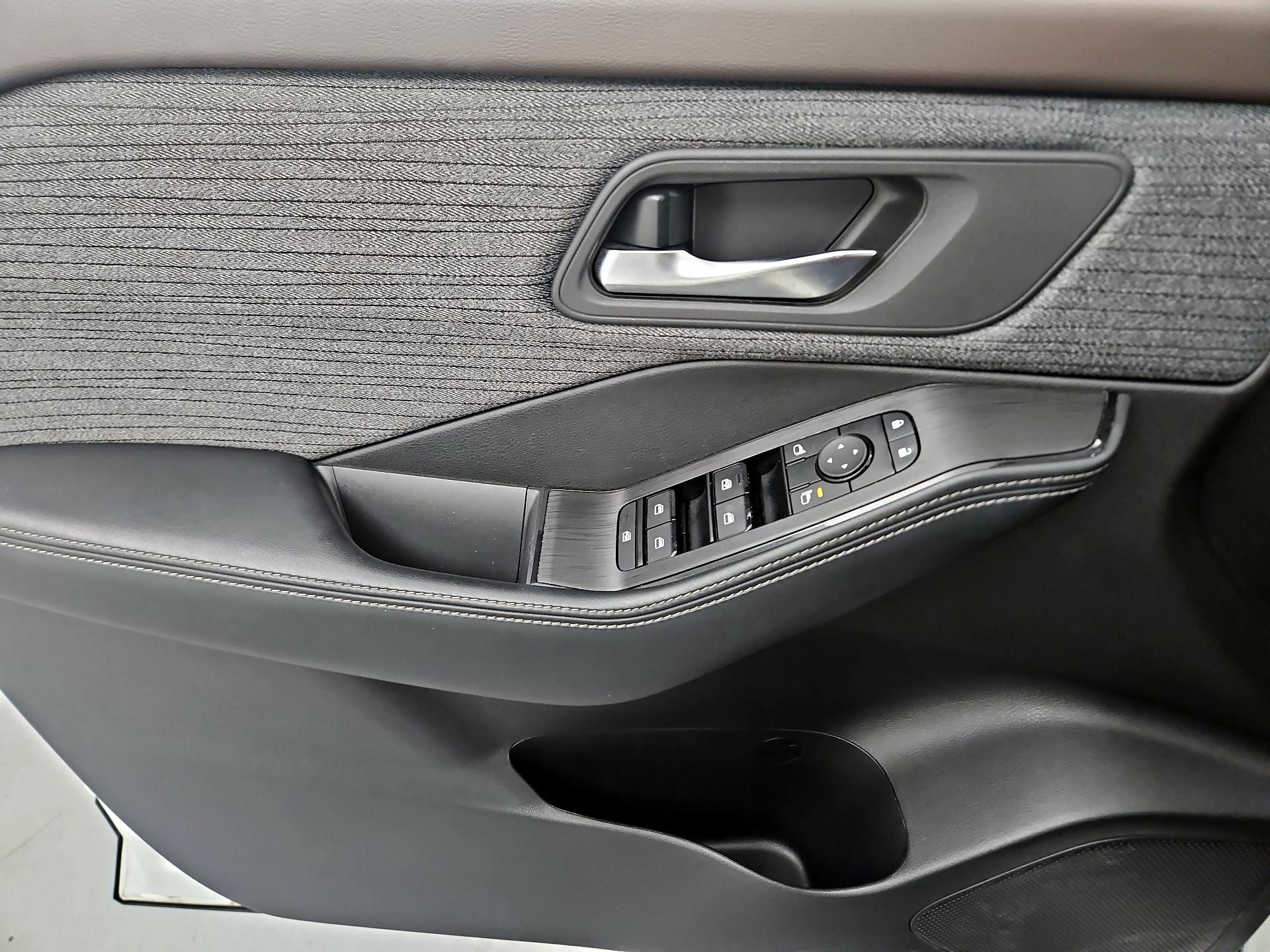 Thumbnail: 2023 Nissan Rogue - 12