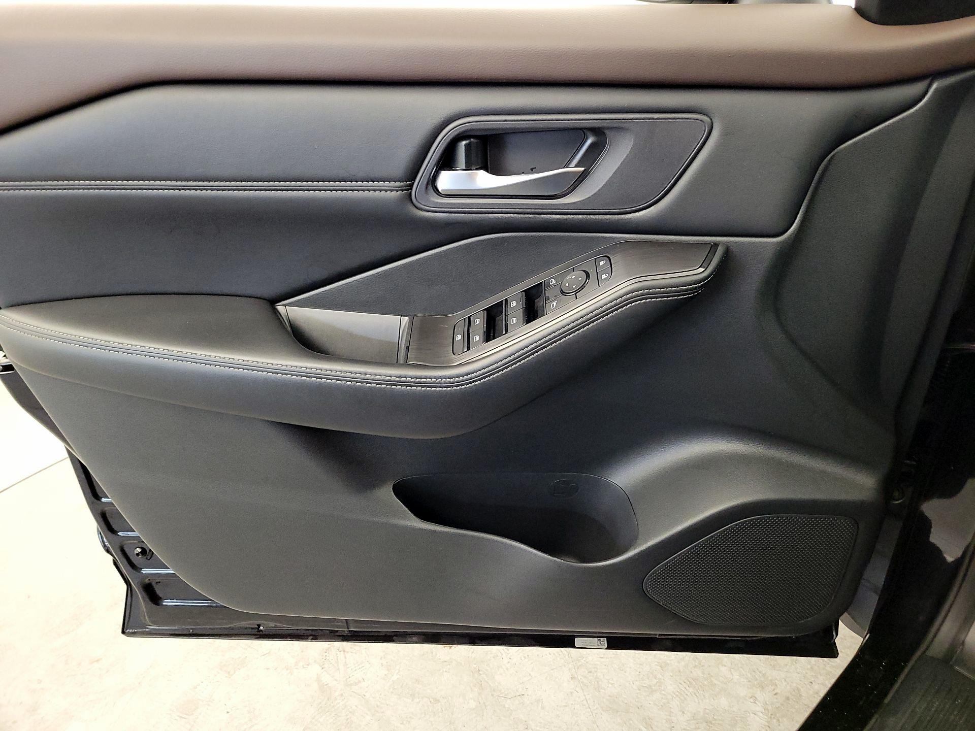 Thumbnail: 2023 Nissan Rogue - 12