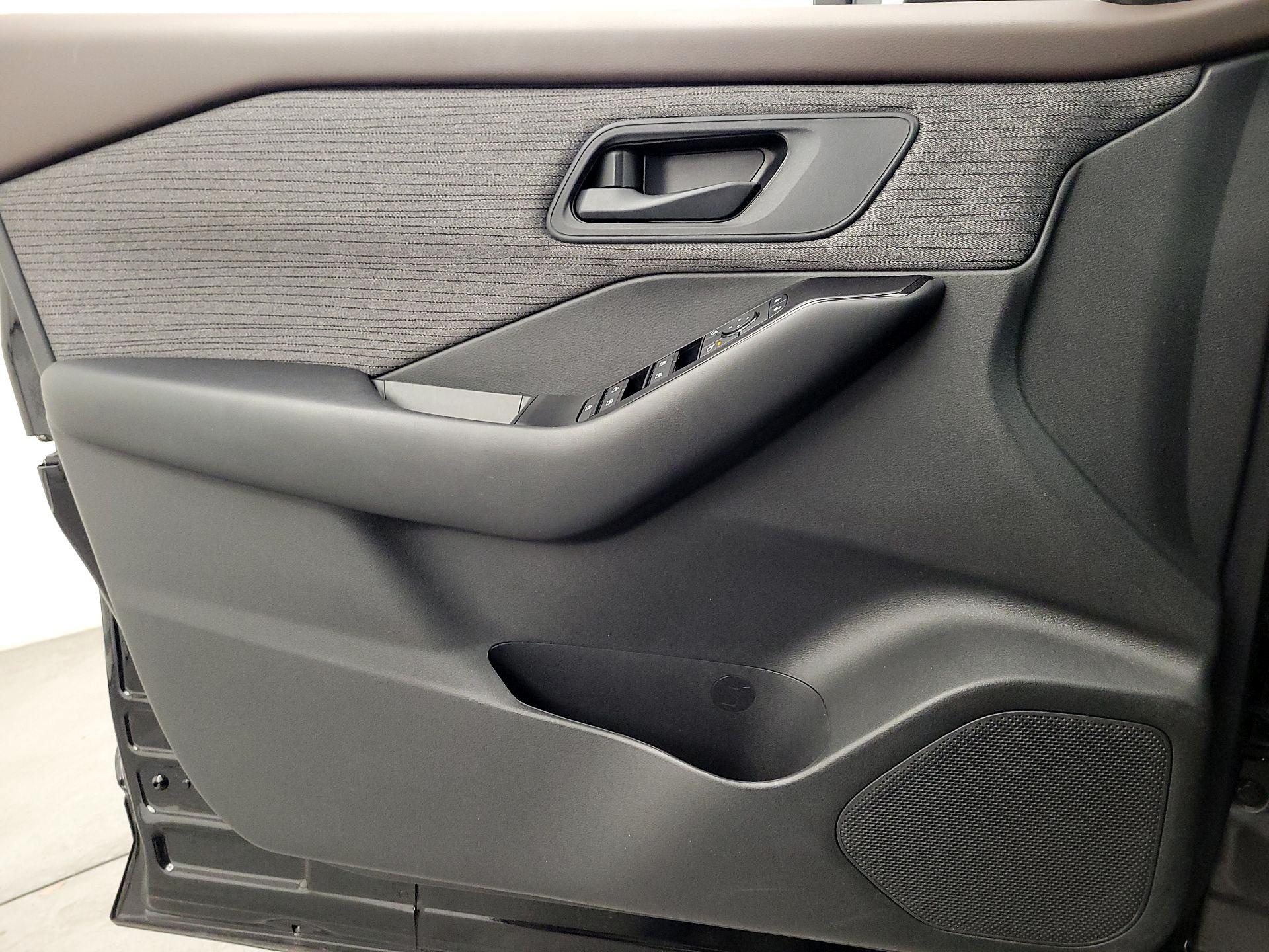 Thumbnail: 2023 Nissan Rogue - 12