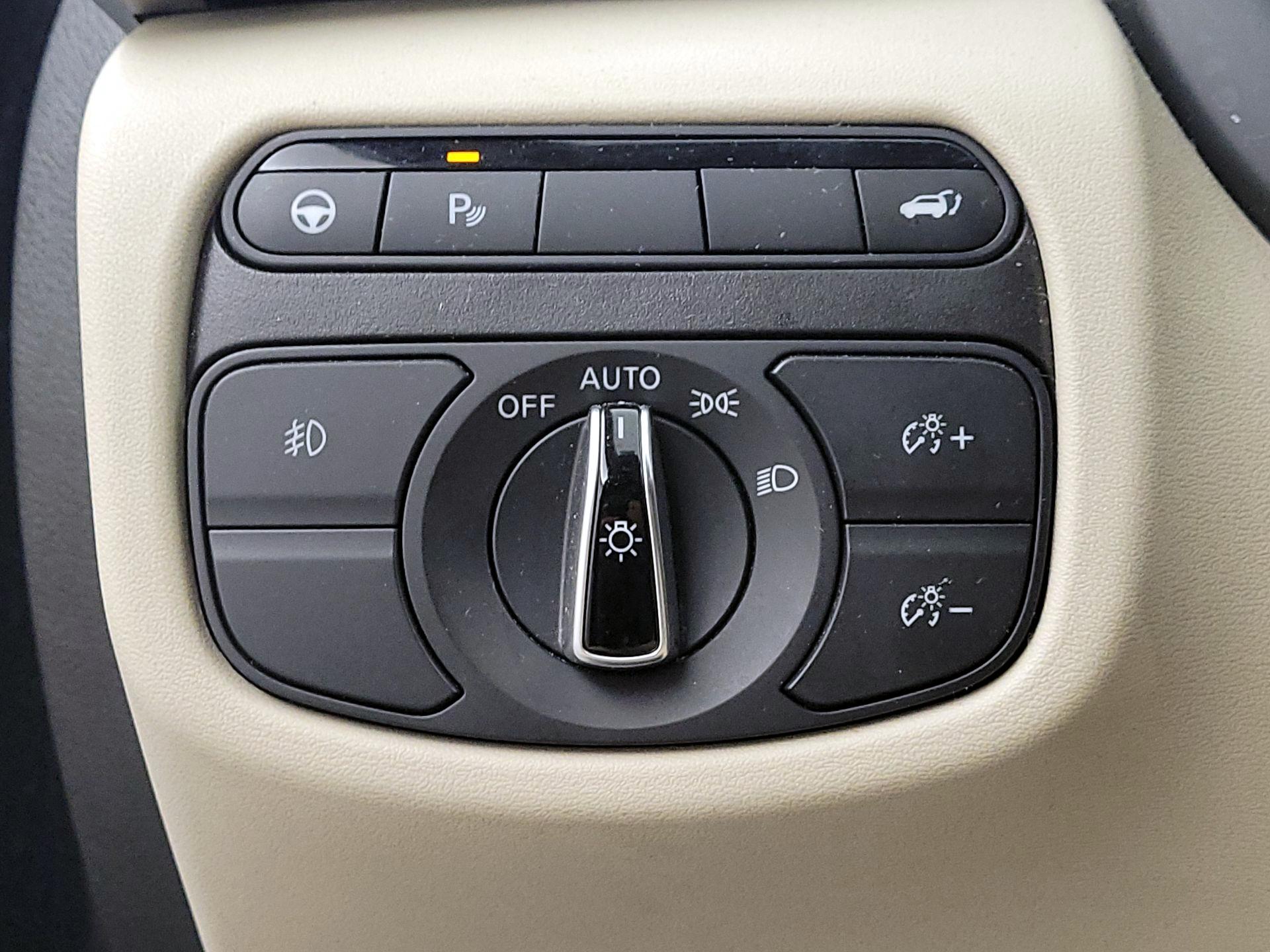 Thumbnail: 2022 INFINITI QX50 - 13