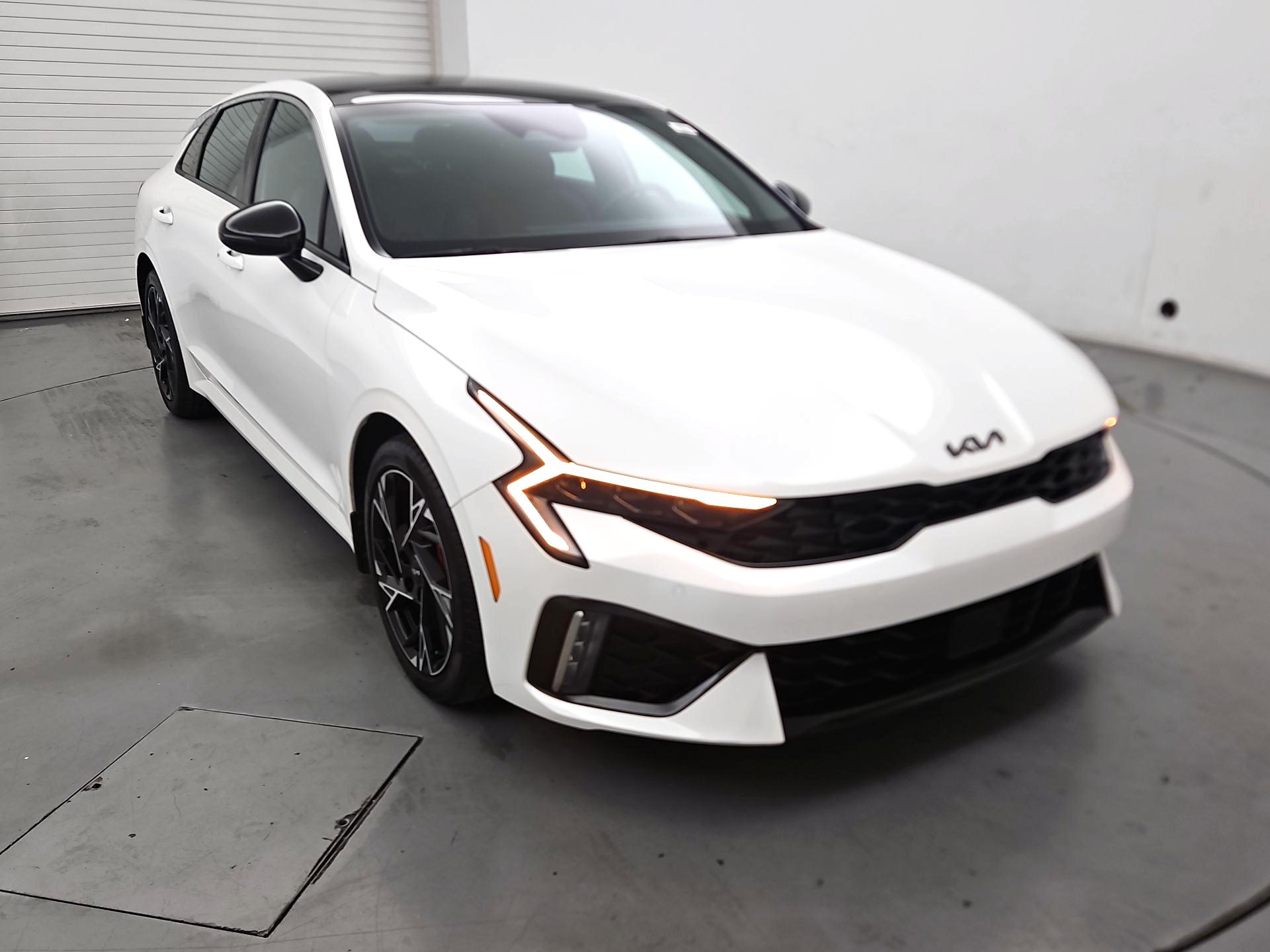 Thumbnail: 2025 Kia K5 - 1