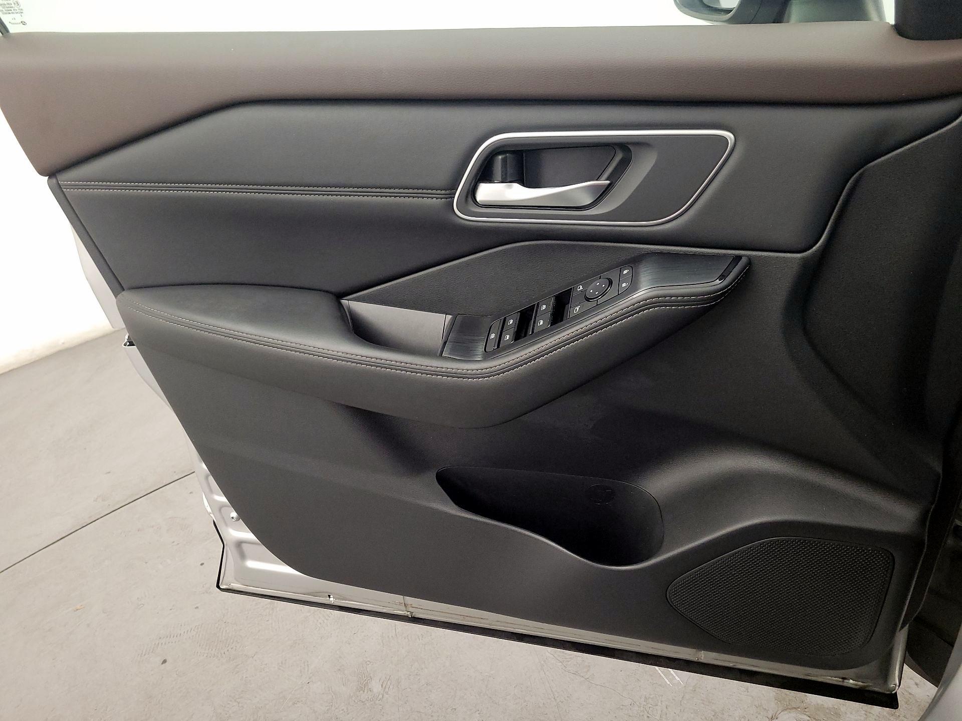 Thumbnail: 2021 Nissan Rogue - 12