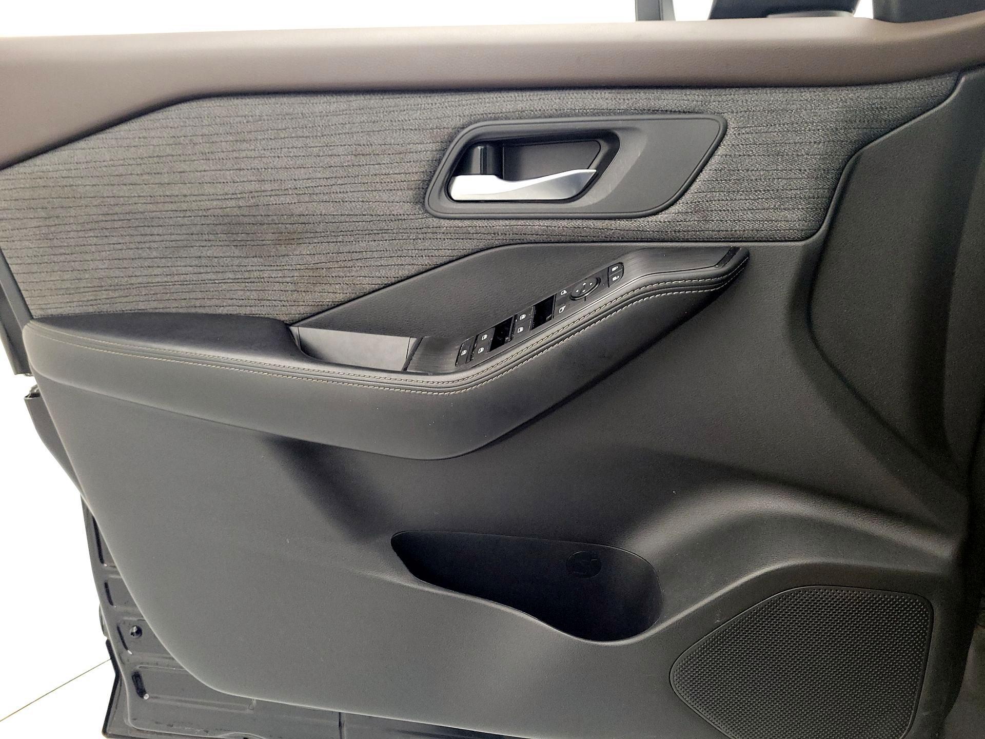 Thumbnail: 2023 Nissan Rogue - 12