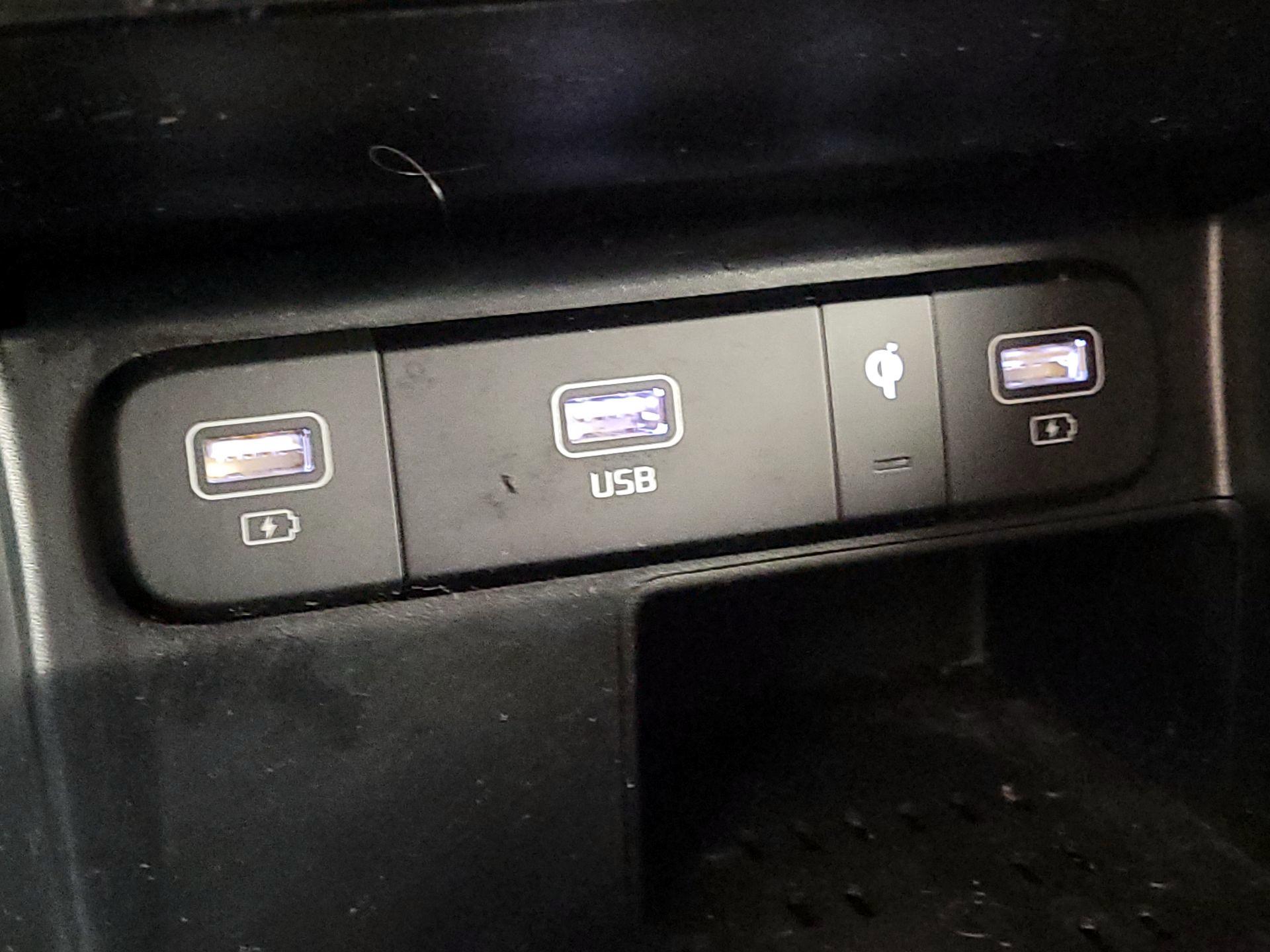 Thumbnail: 2023 Kia Sorento - 18