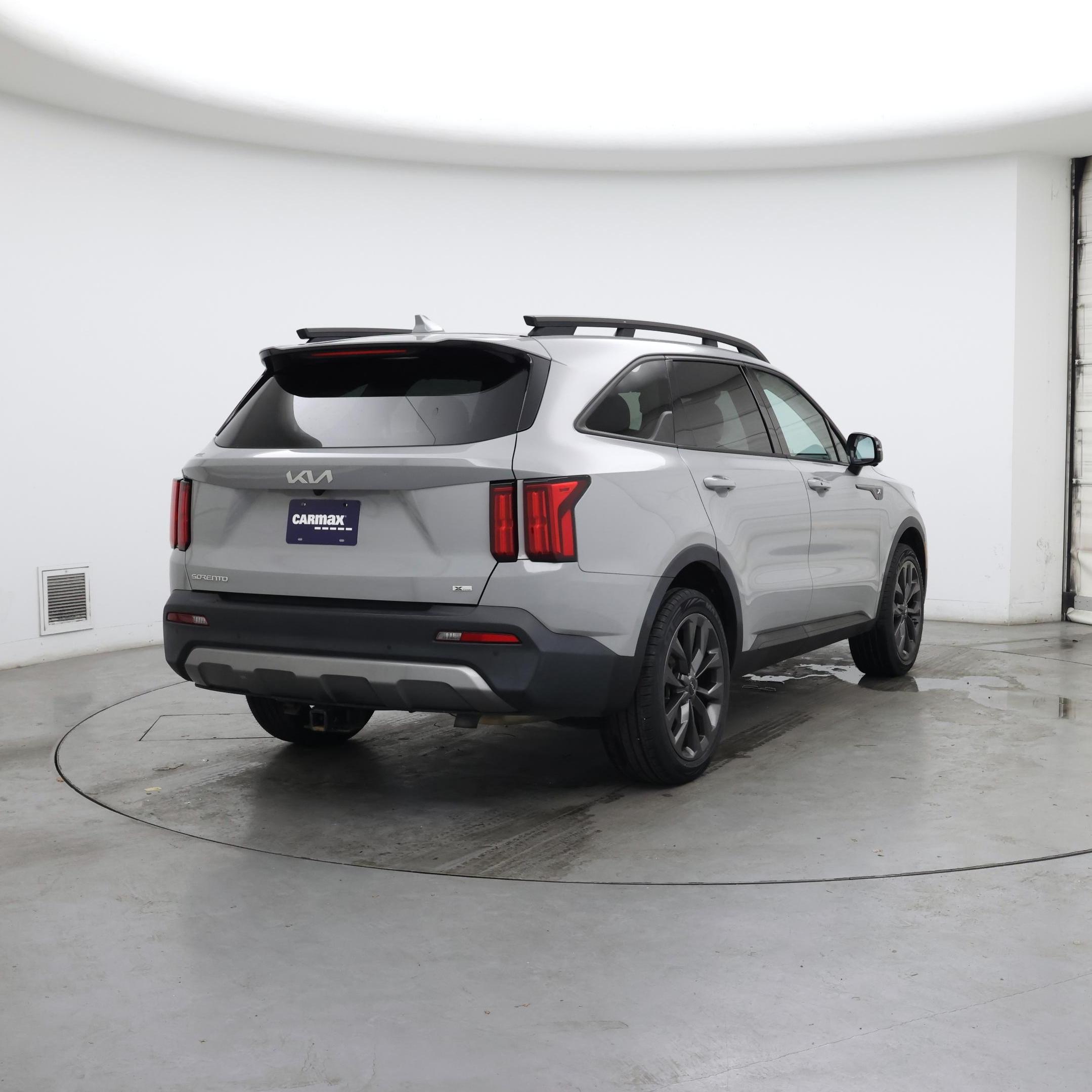 Thumbnail: 2023 Kia Sorento - 8