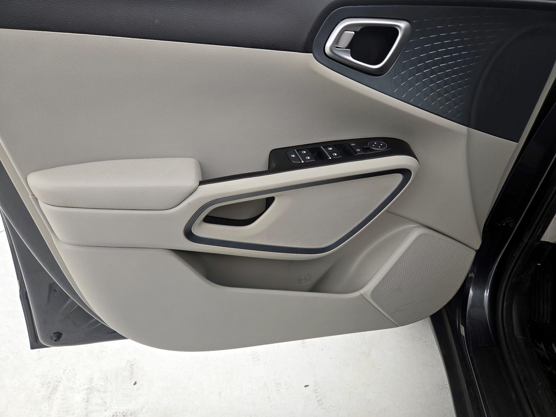 Thumbnail: 2023 Kia Soul - 12