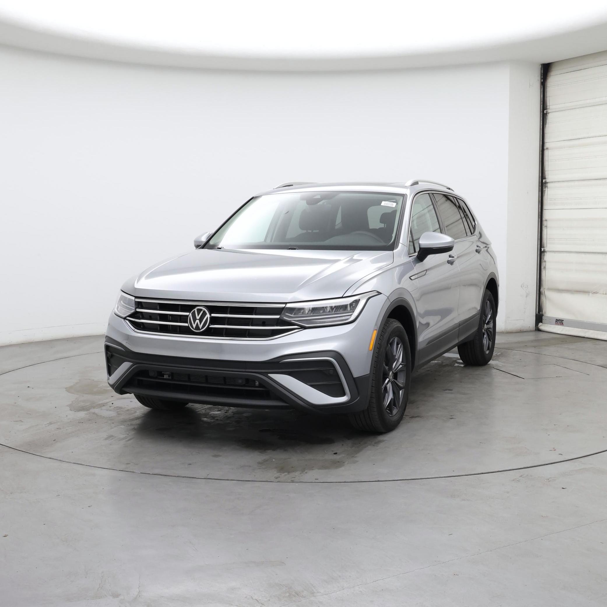 Thumbnail: 2023 Volkswagen Tiguan - 4