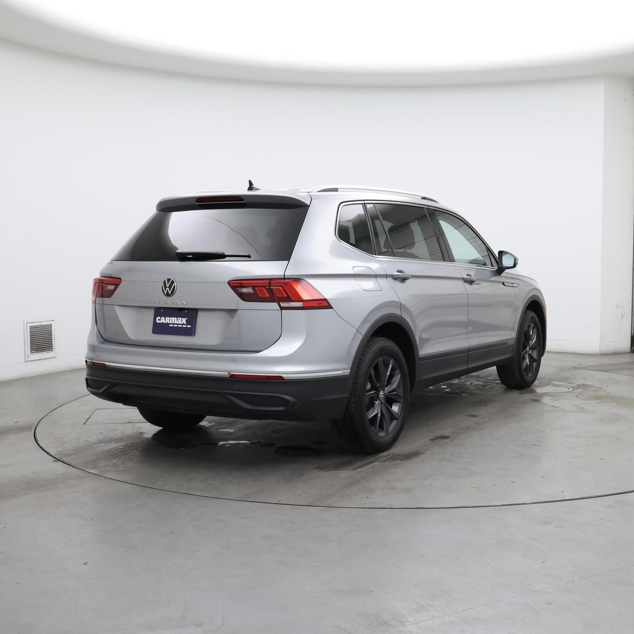 Thumbnail: 2023 Volkswagen Tiguan - 8
