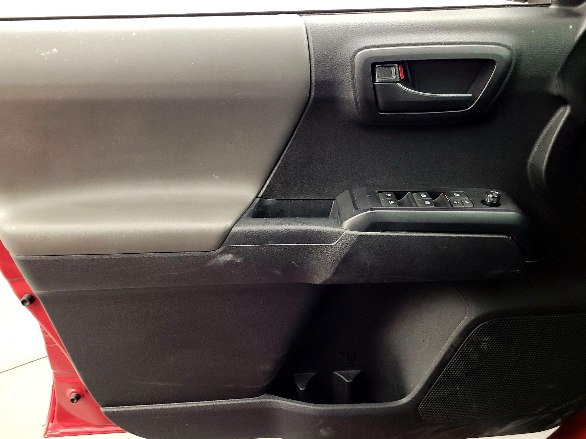 Thumbnail: 2022 Toyota Tacoma - 12