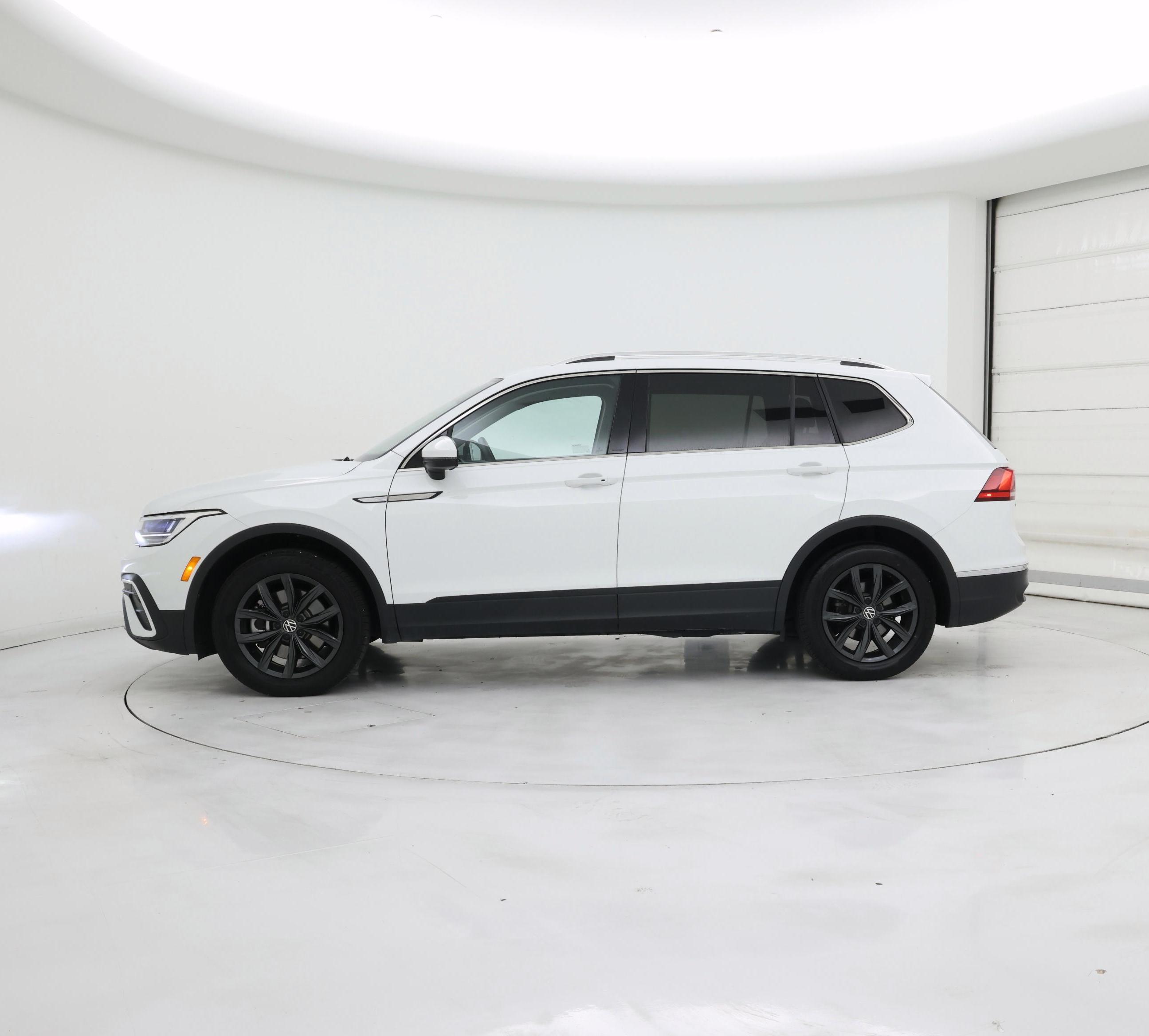 Thumbnail: 2024 Volkswagen Tiguan - 3