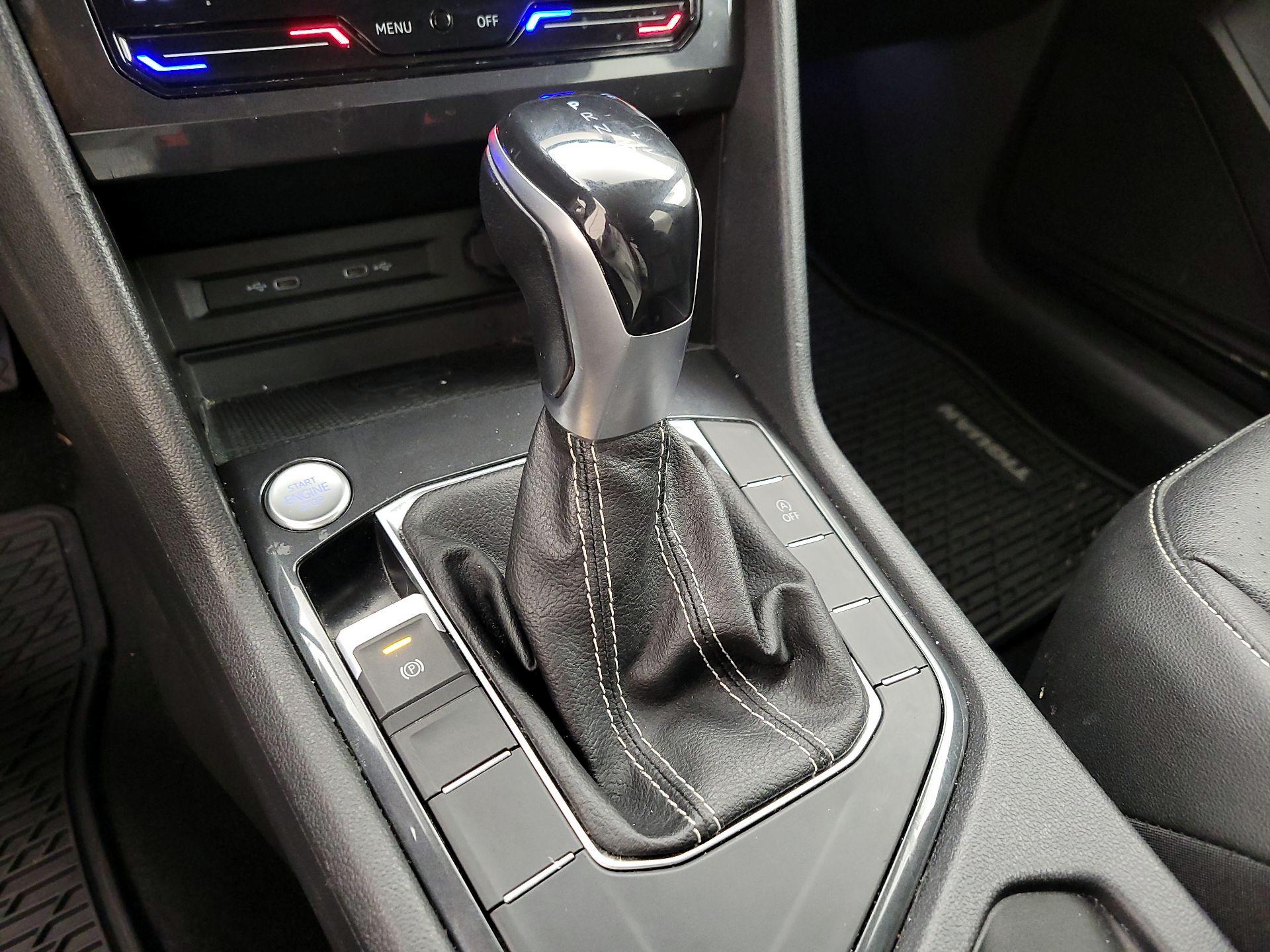 Thumbnail: 2022 Volkswagen Tiguan - 17