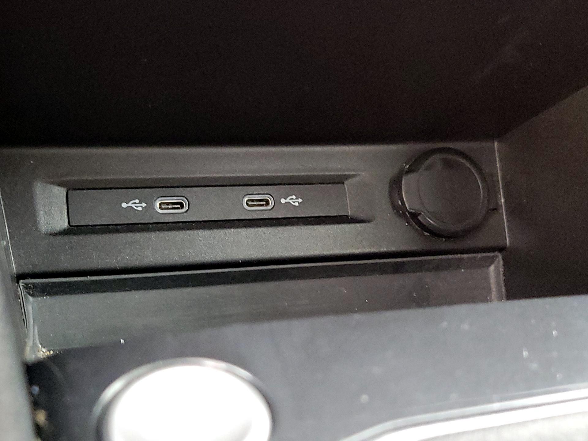 Thumbnail: 2022 Volkswagen Tiguan - 18