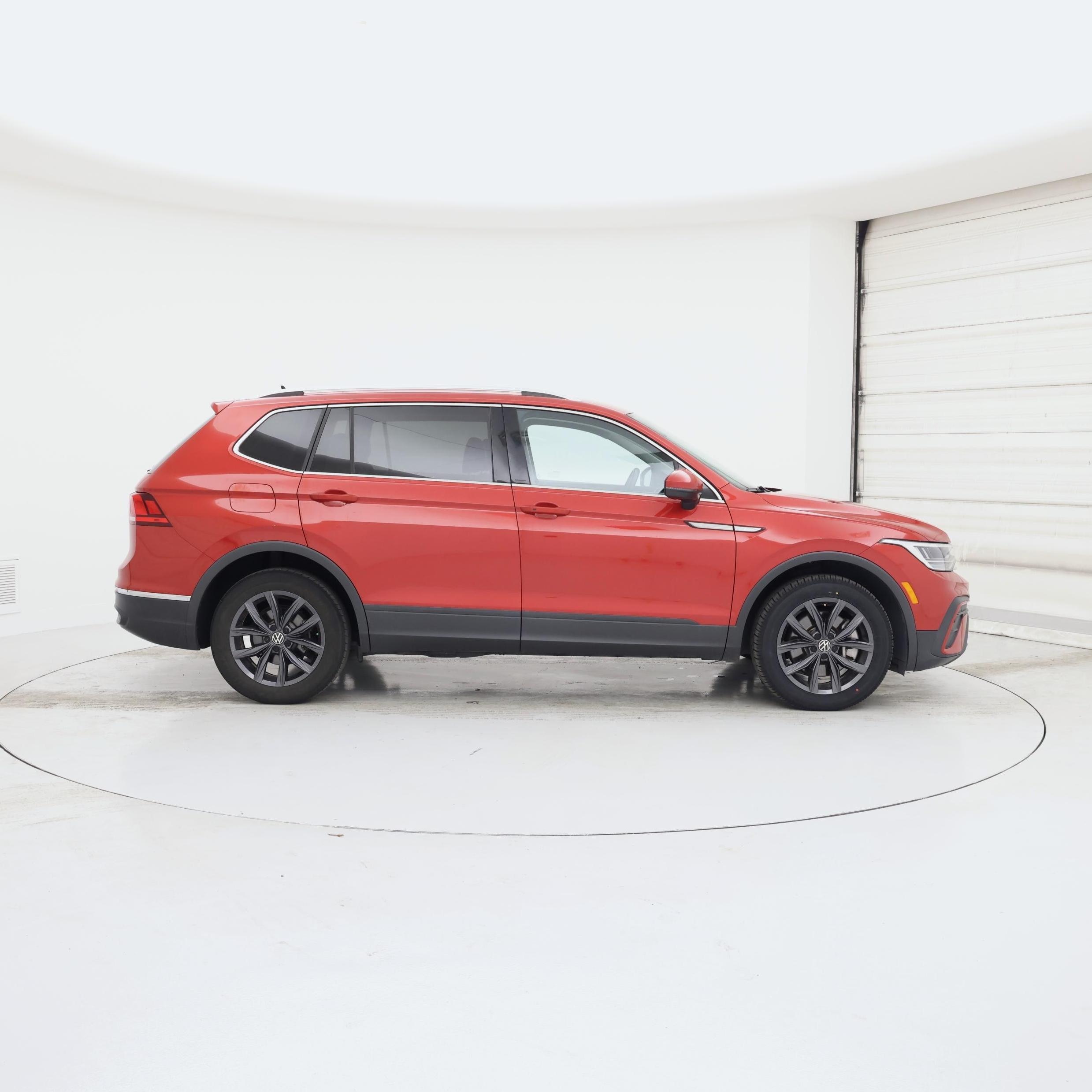 Thumbnail: 2022 Volkswagen Tiguan - 7