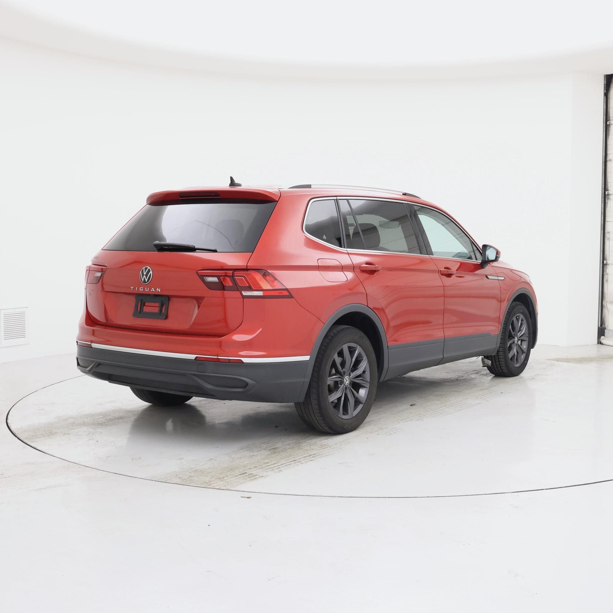 Thumbnail: 2022 Volkswagen Tiguan - 8