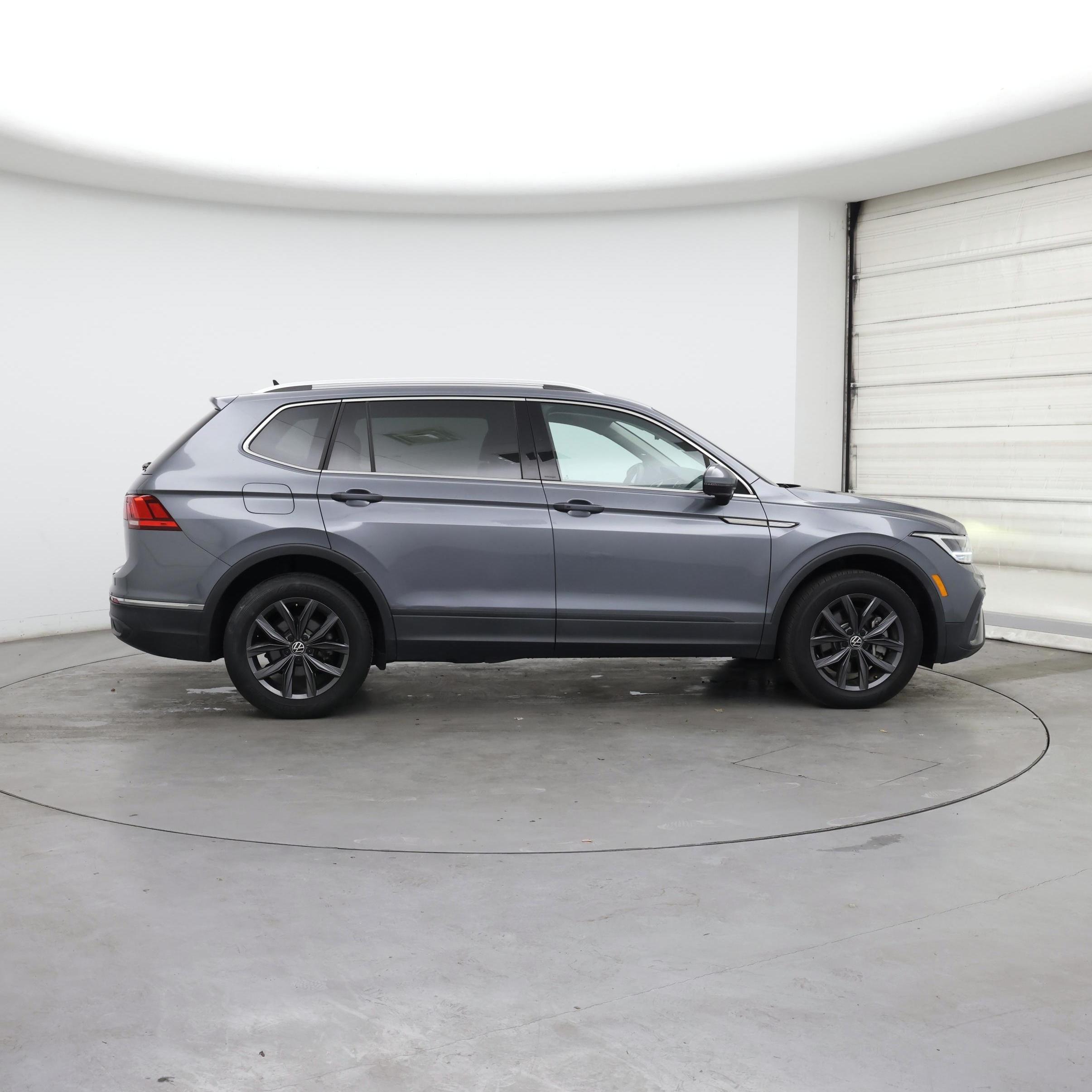 Thumbnail: 2022 Volkswagen Tiguan - 7