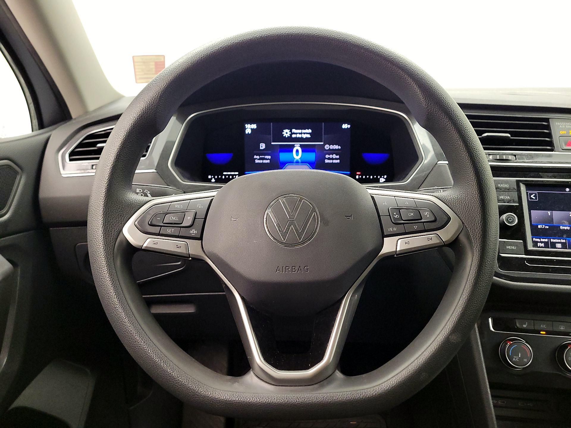 Thumbnail: 2022 Volkswagen Tiguan - 10