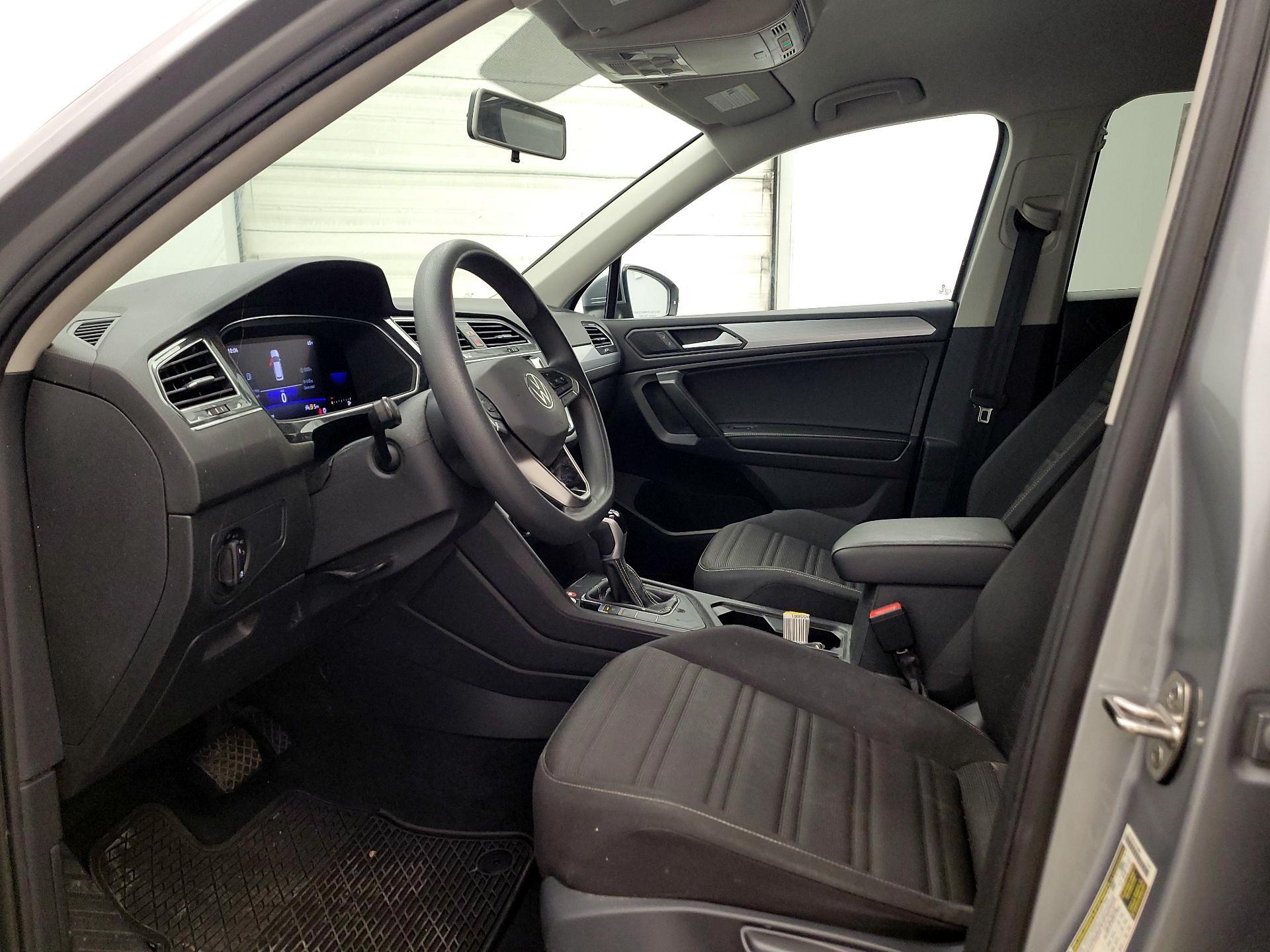 Thumbnail: 2022 Volkswagen Tiguan - 11