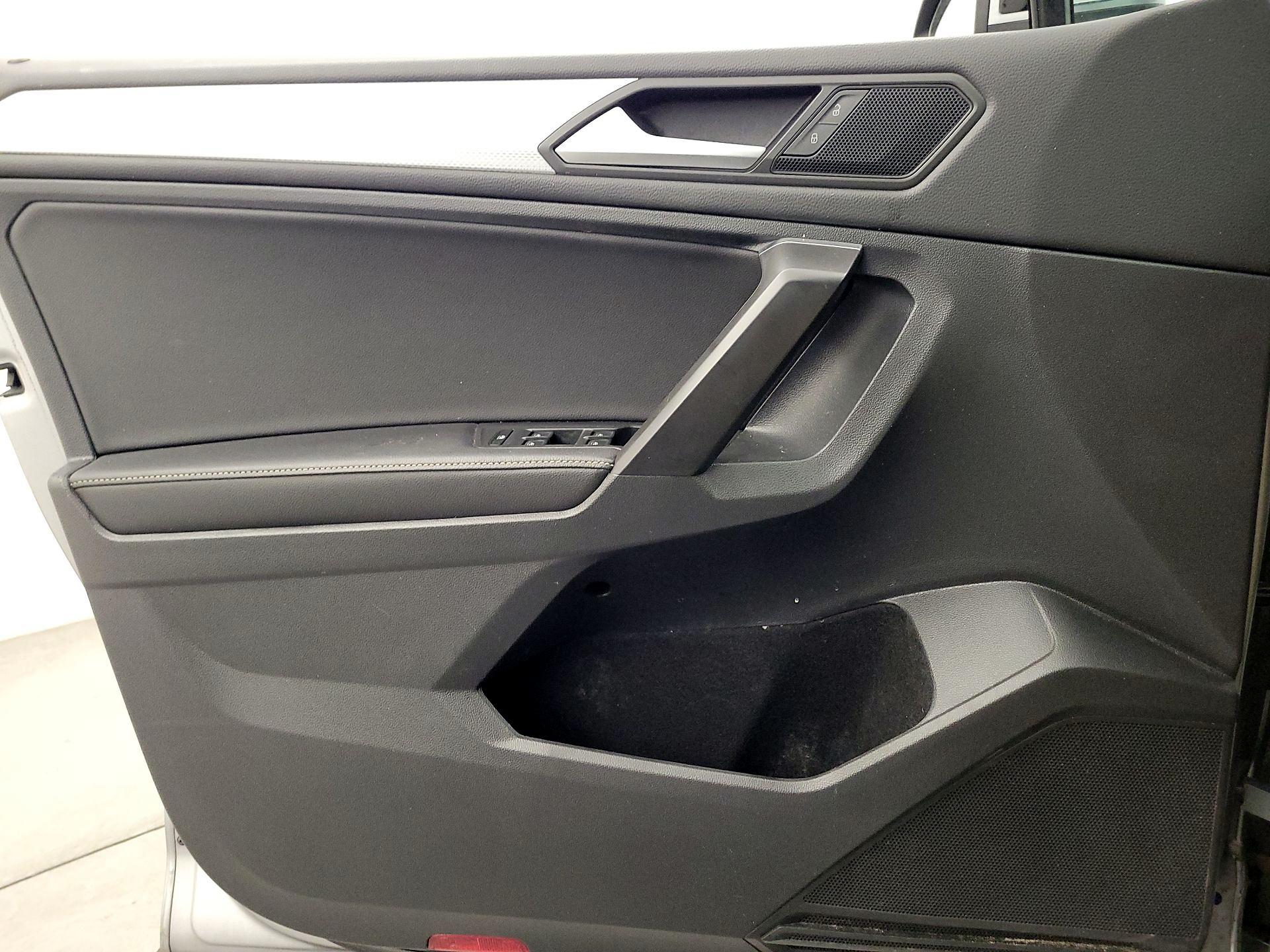 Thumbnail: 2022 Volkswagen Tiguan - 12