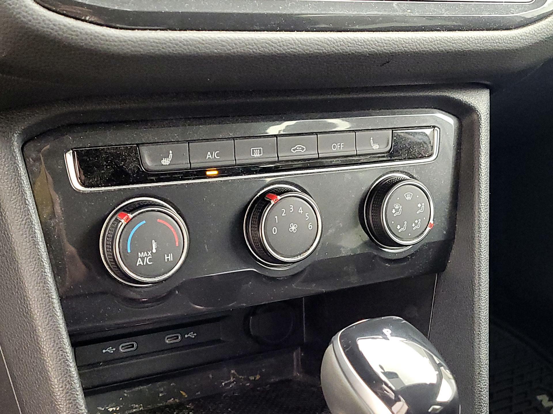 Thumbnail: 2022 Volkswagen Tiguan - 16