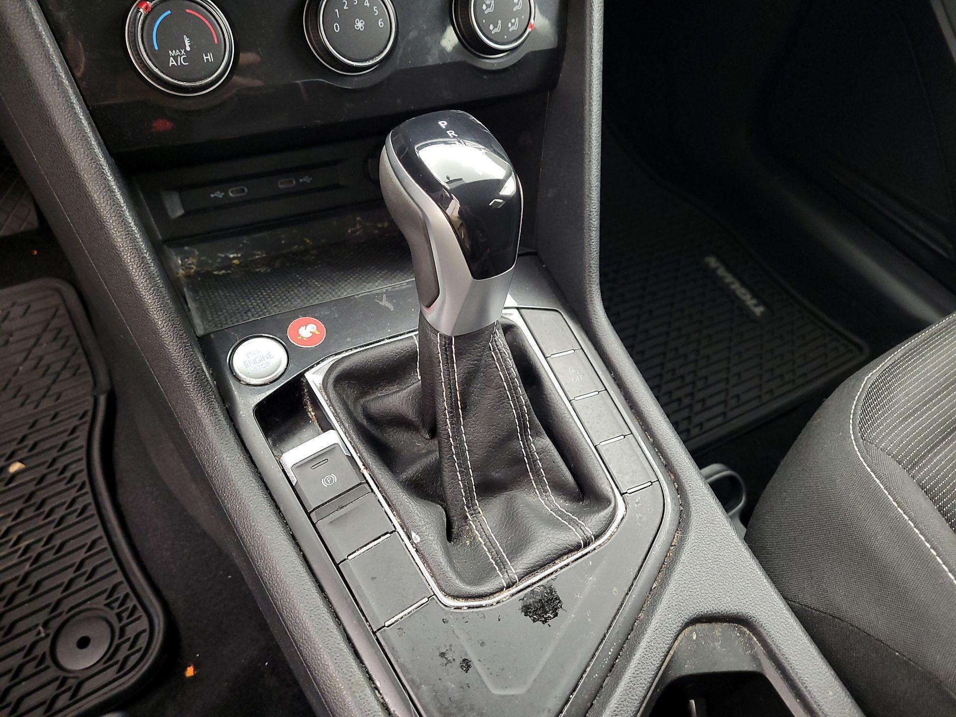 Thumbnail: 2022 Volkswagen Tiguan - 17