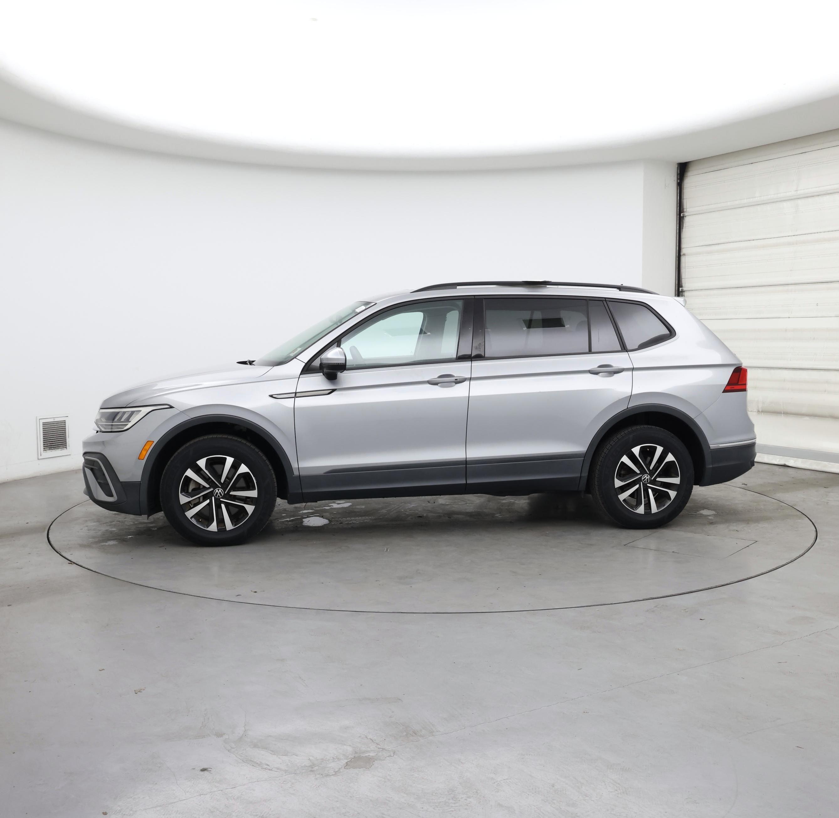 Thumbnail: 2022 Volkswagen Tiguan - 3