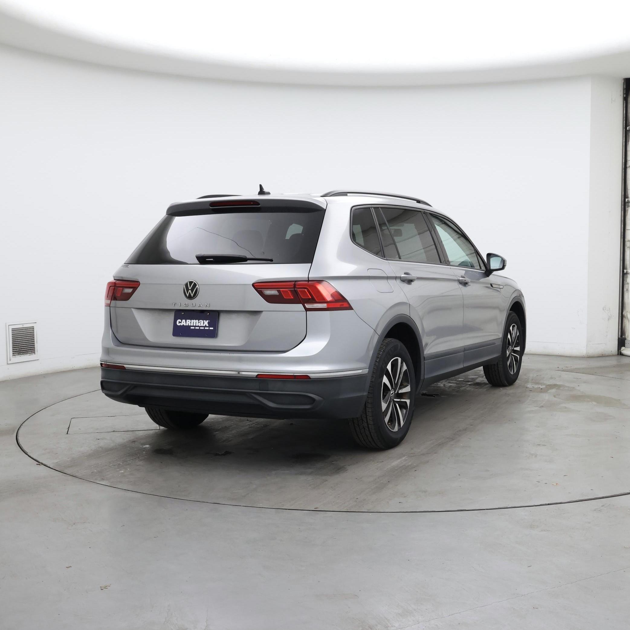 Thumbnail: 2022 Volkswagen Tiguan - 8