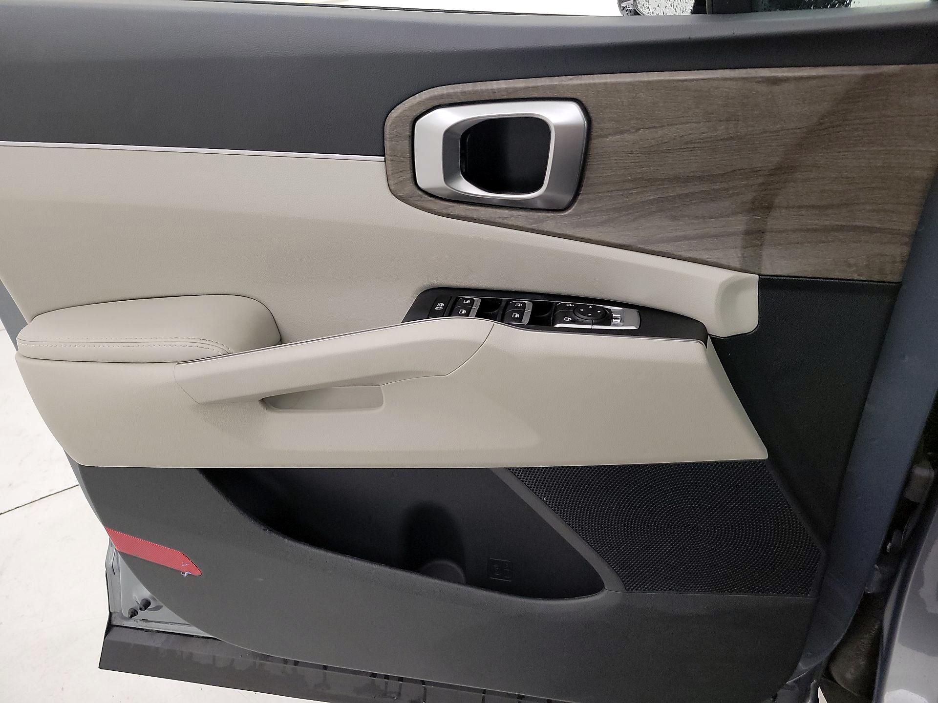 Thumbnail: 2023 Kia Sorento - 12