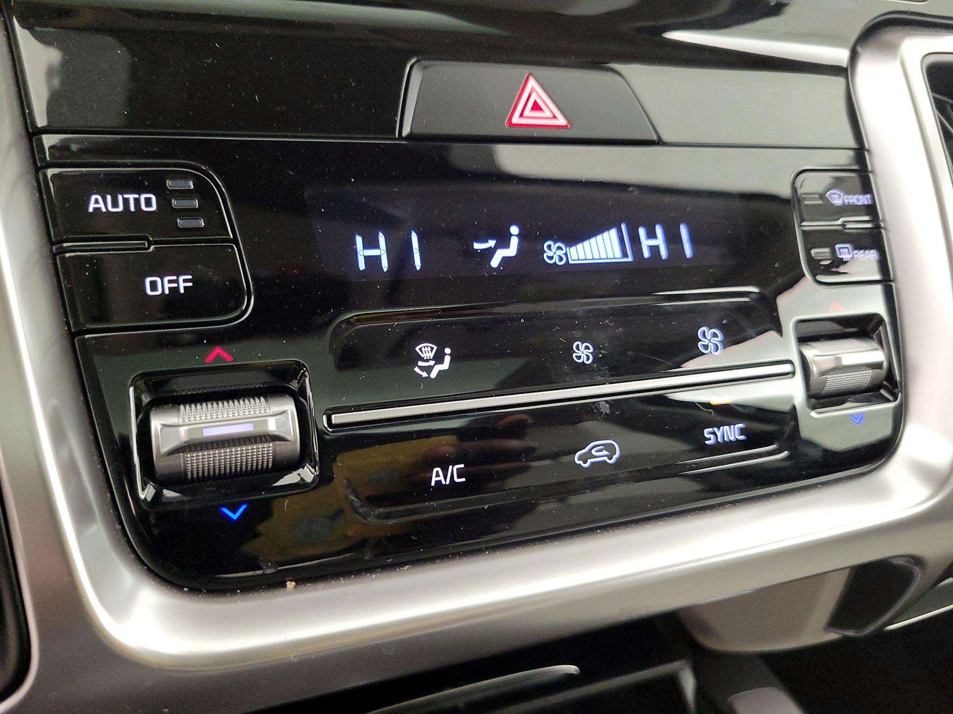 Thumbnail: 2023 Kia Sorento - 17