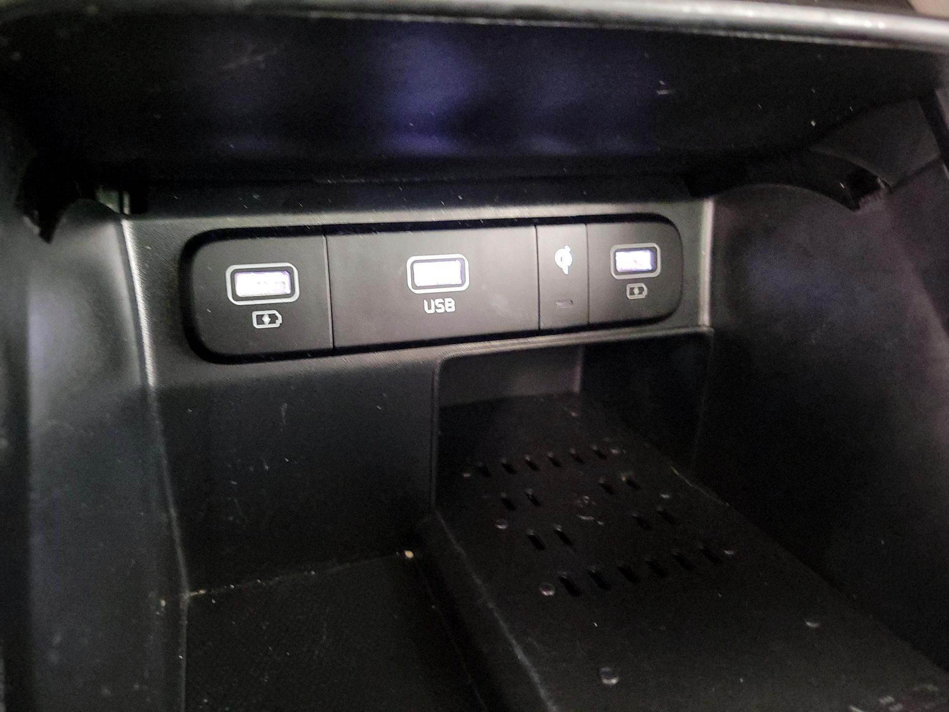 Thumbnail: 2023 Kia Sorento - 19