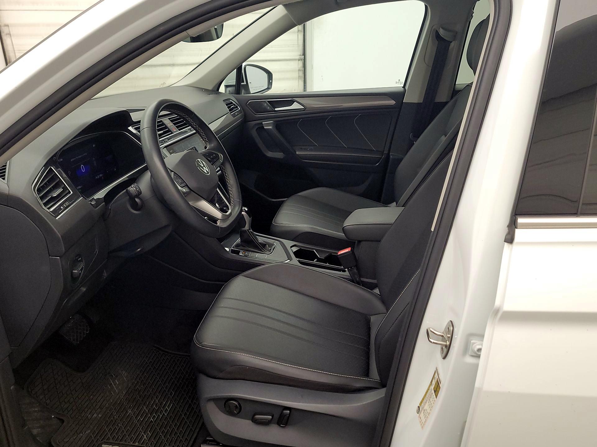 Thumbnail: 2023 Volkswagen Tiguan - 11