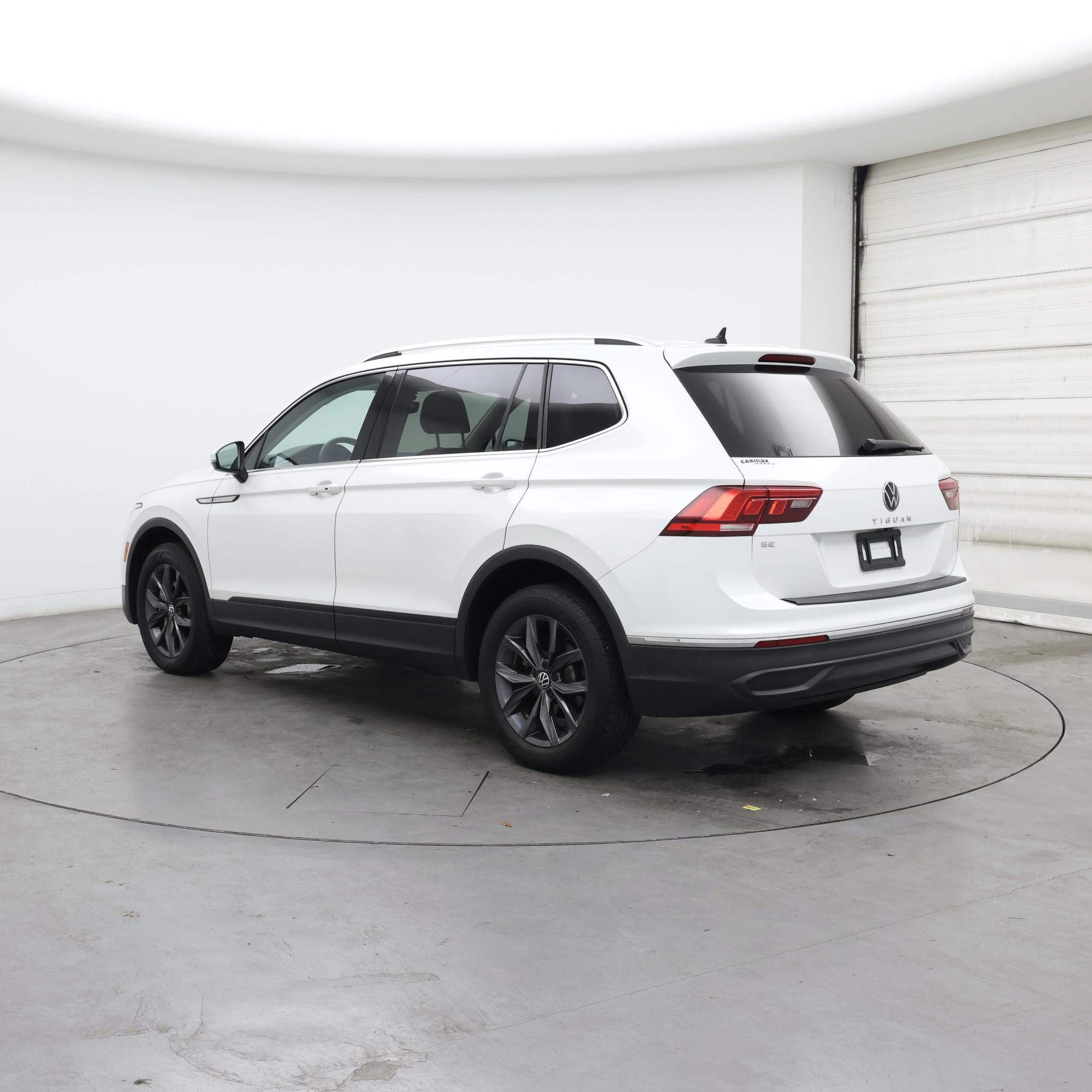 Thumbnail: 2023 Volkswagen Tiguan - 2