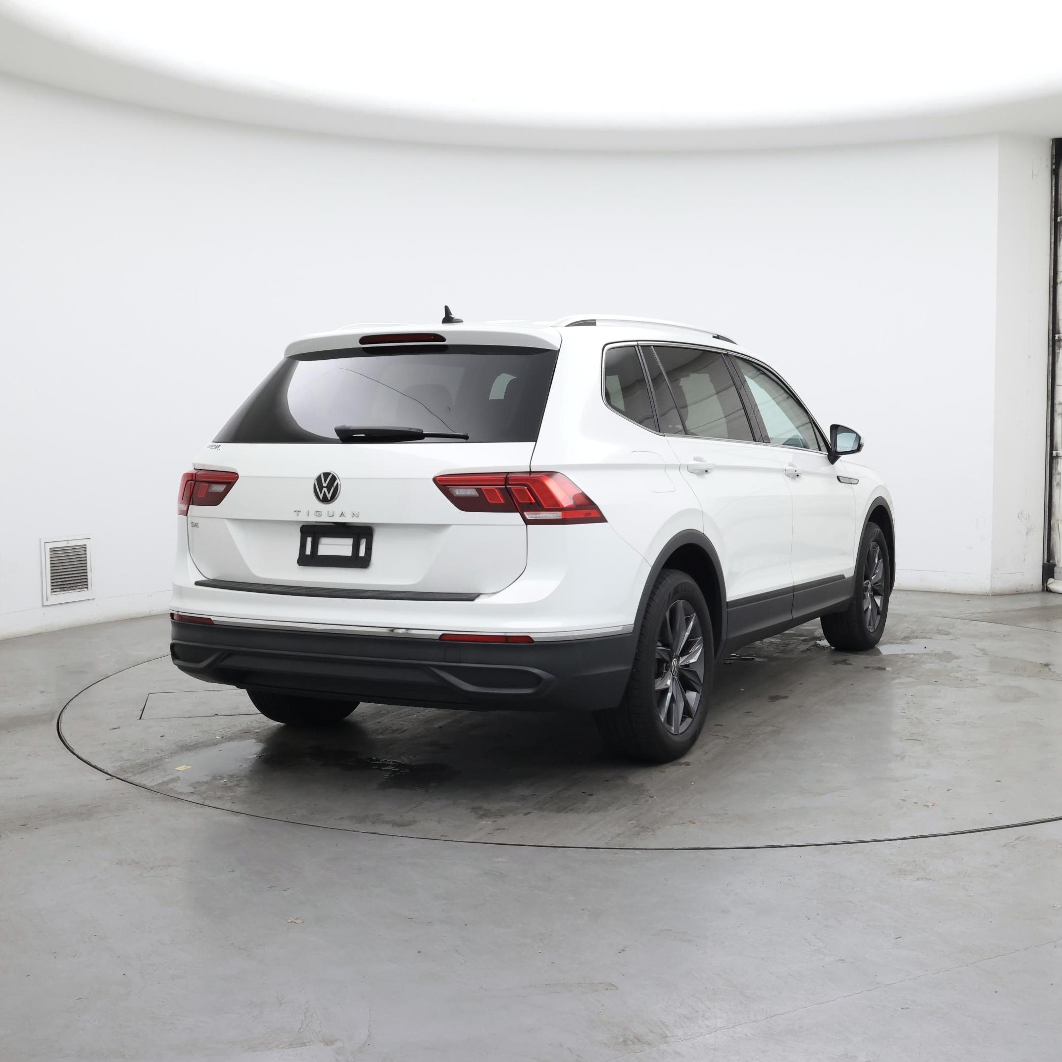 Thumbnail: 2023 Volkswagen Tiguan - 8