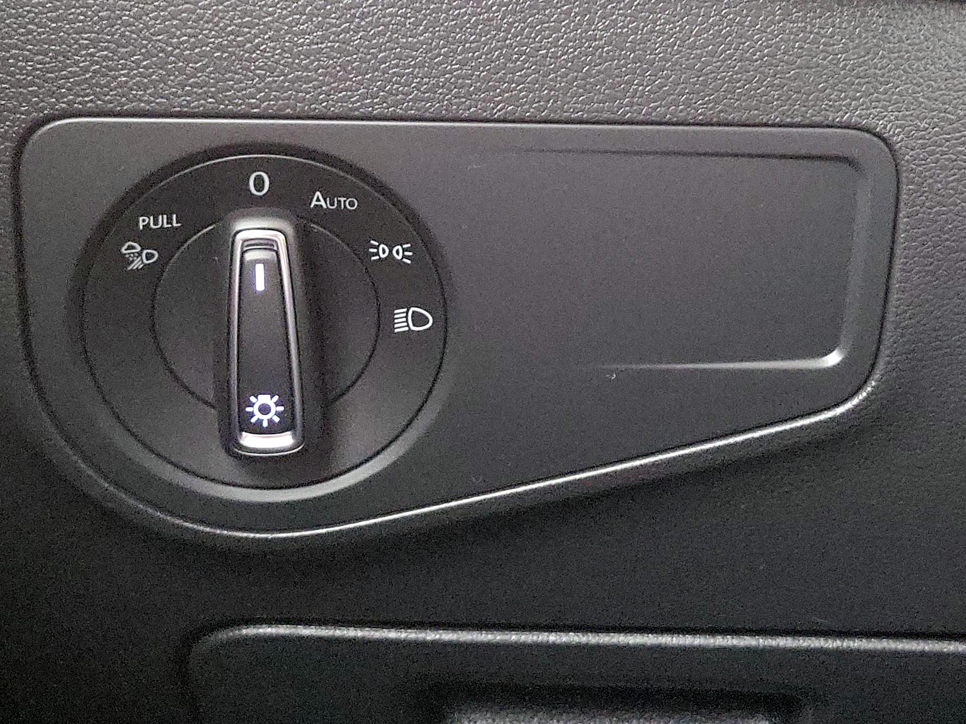 Thumbnail: 2022 Volkswagen Tiguan - 13