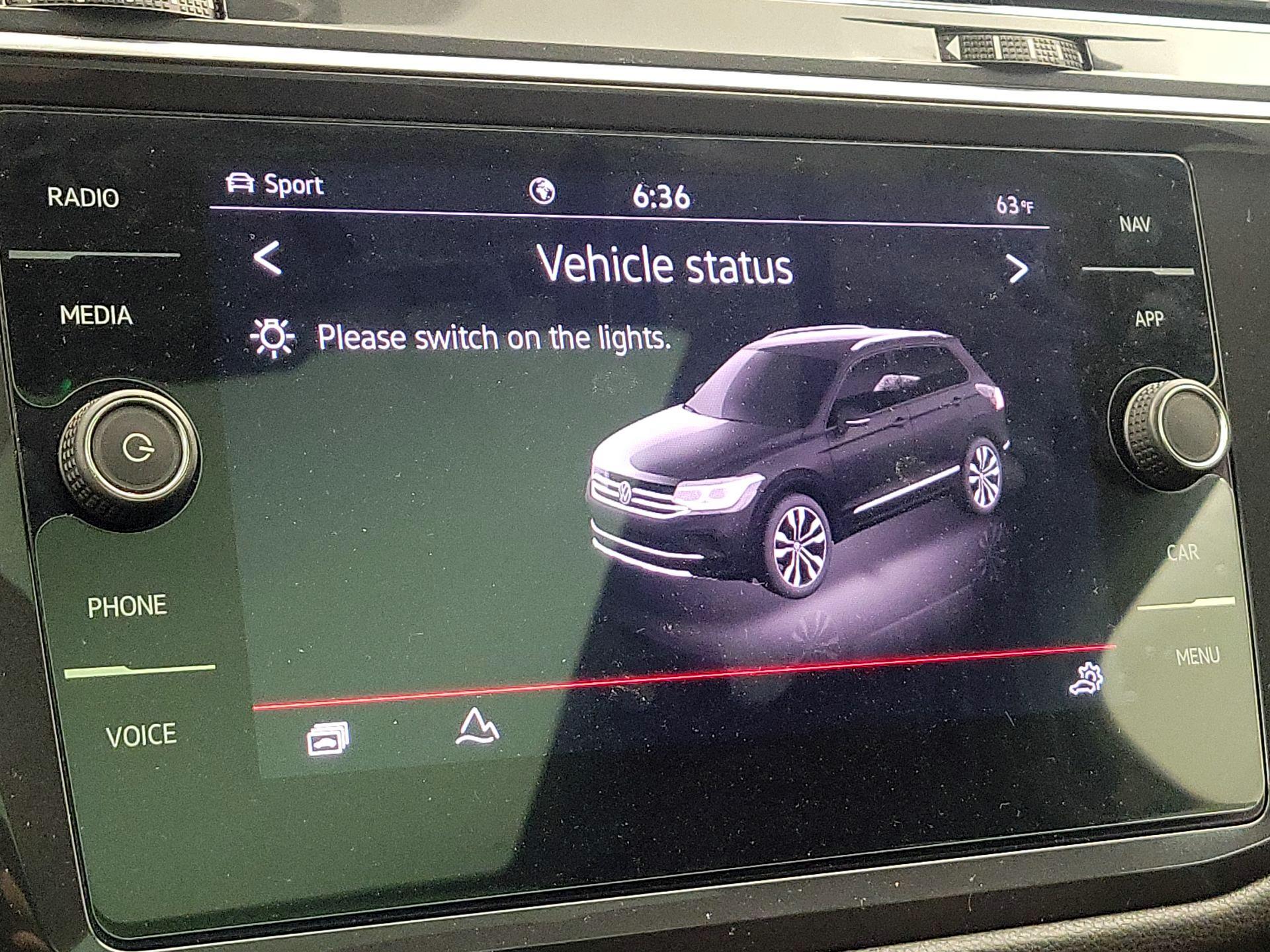 Thumbnail: 2022 Volkswagen Tiguan - 16