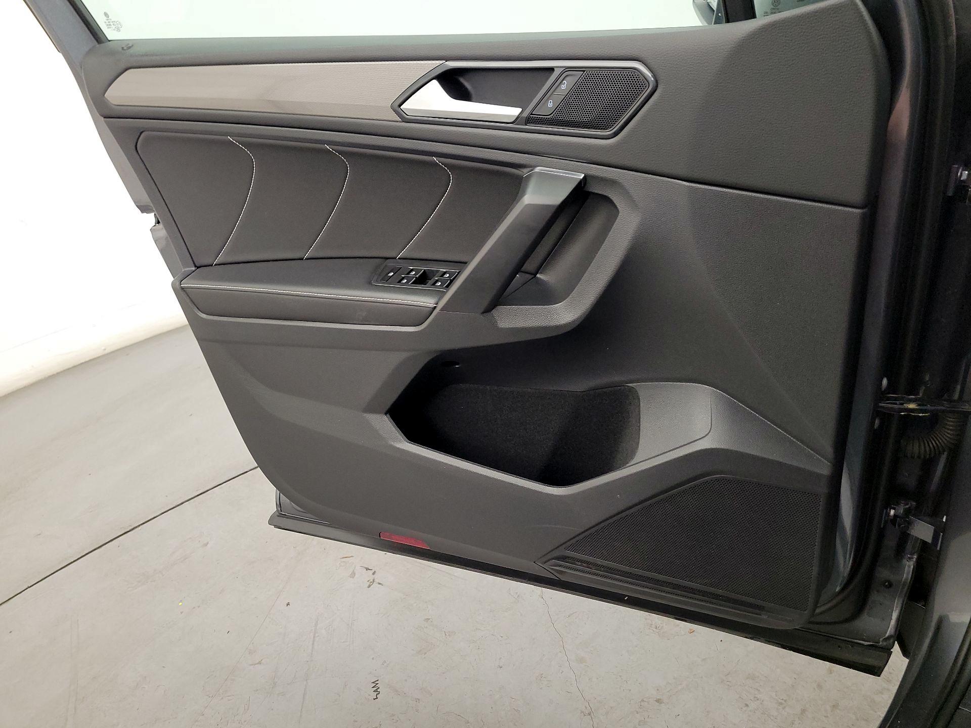 Thumbnail: 2023 Volkswagen Tiguan - 12