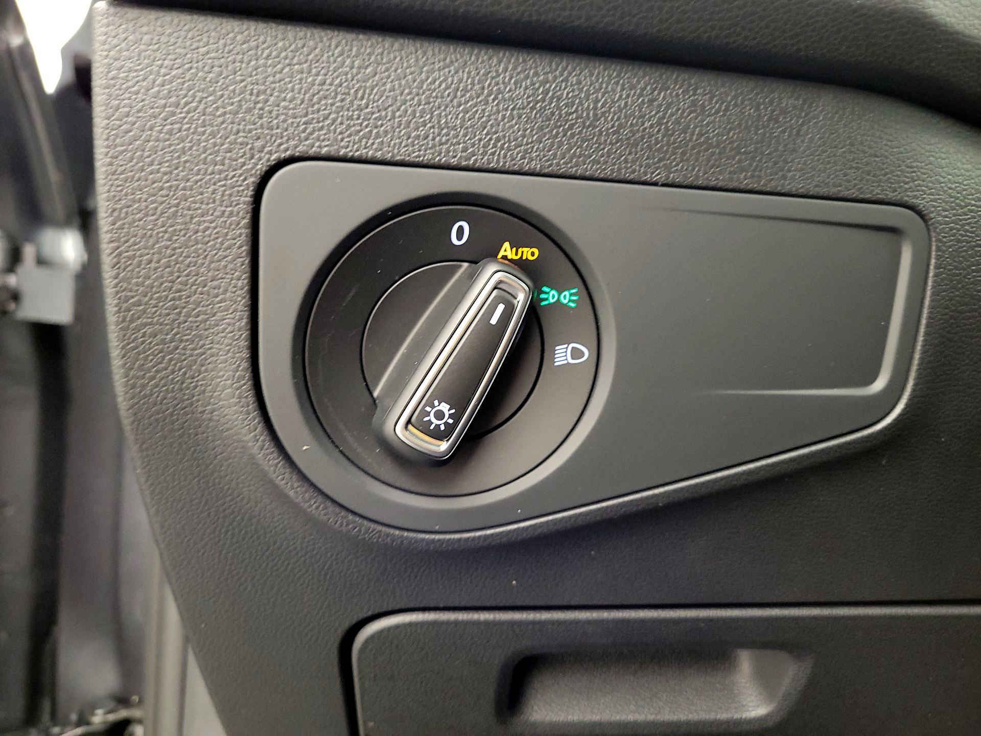 Thumbnail: 2023 Volkswagen Tiguan - 13