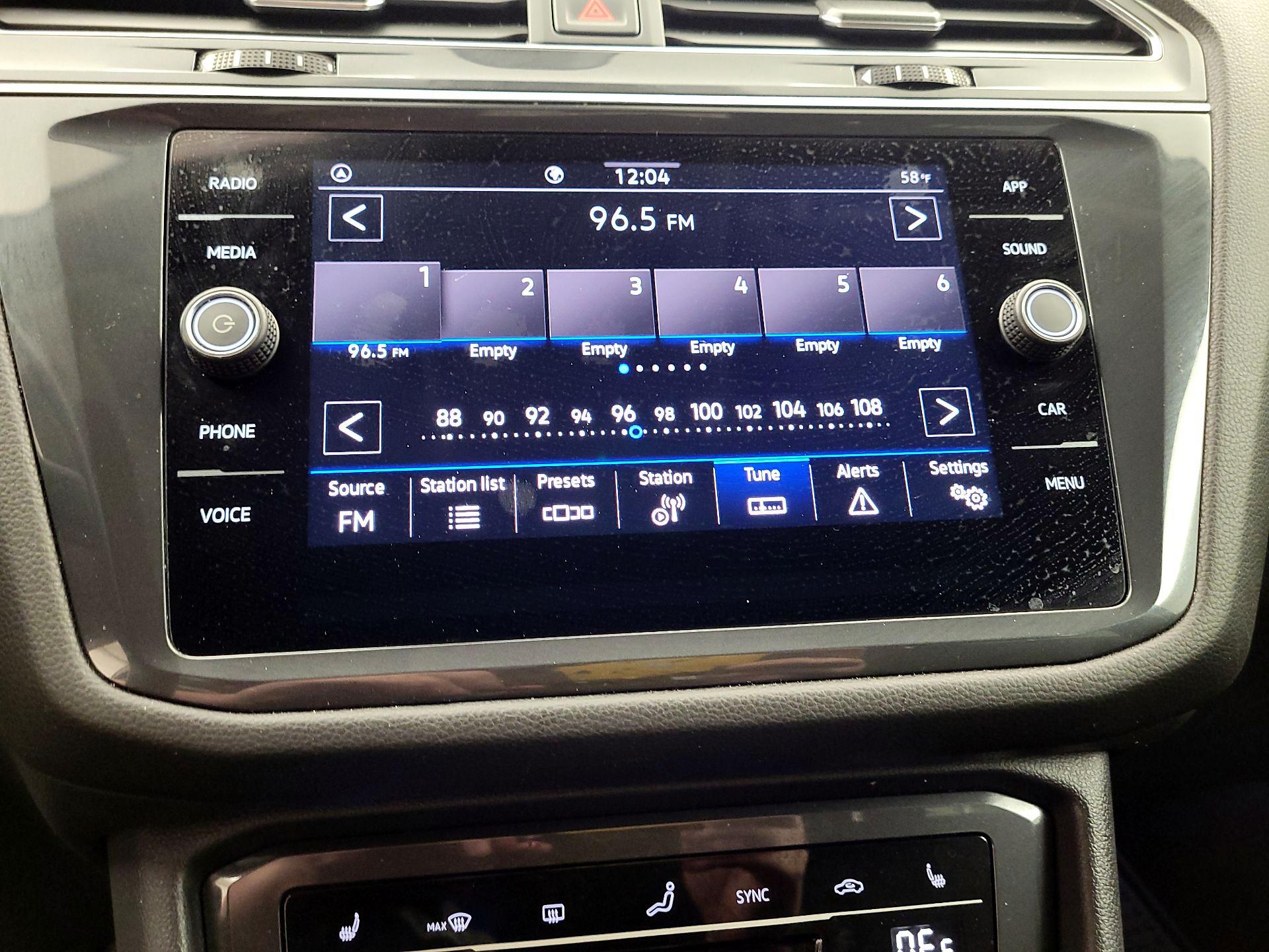 Thumbnail: 2023 Volkswagen Tiguan - 15