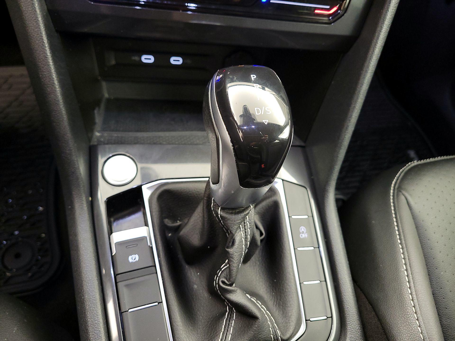 Thumbnail: 2023 Volkswagen Tiguan - 17