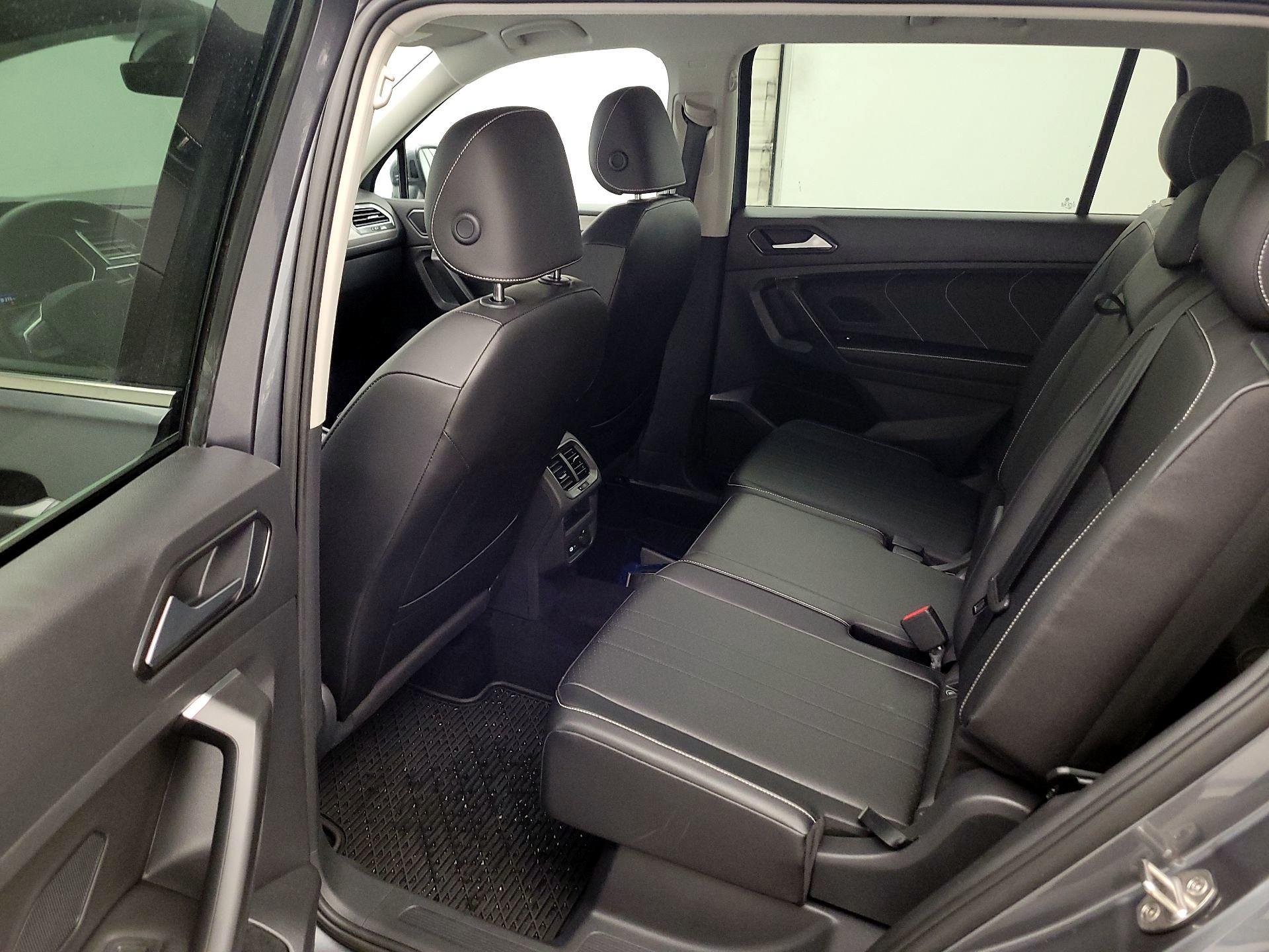 Thumbnail: 2023 Volkswagen Tiguan - 18