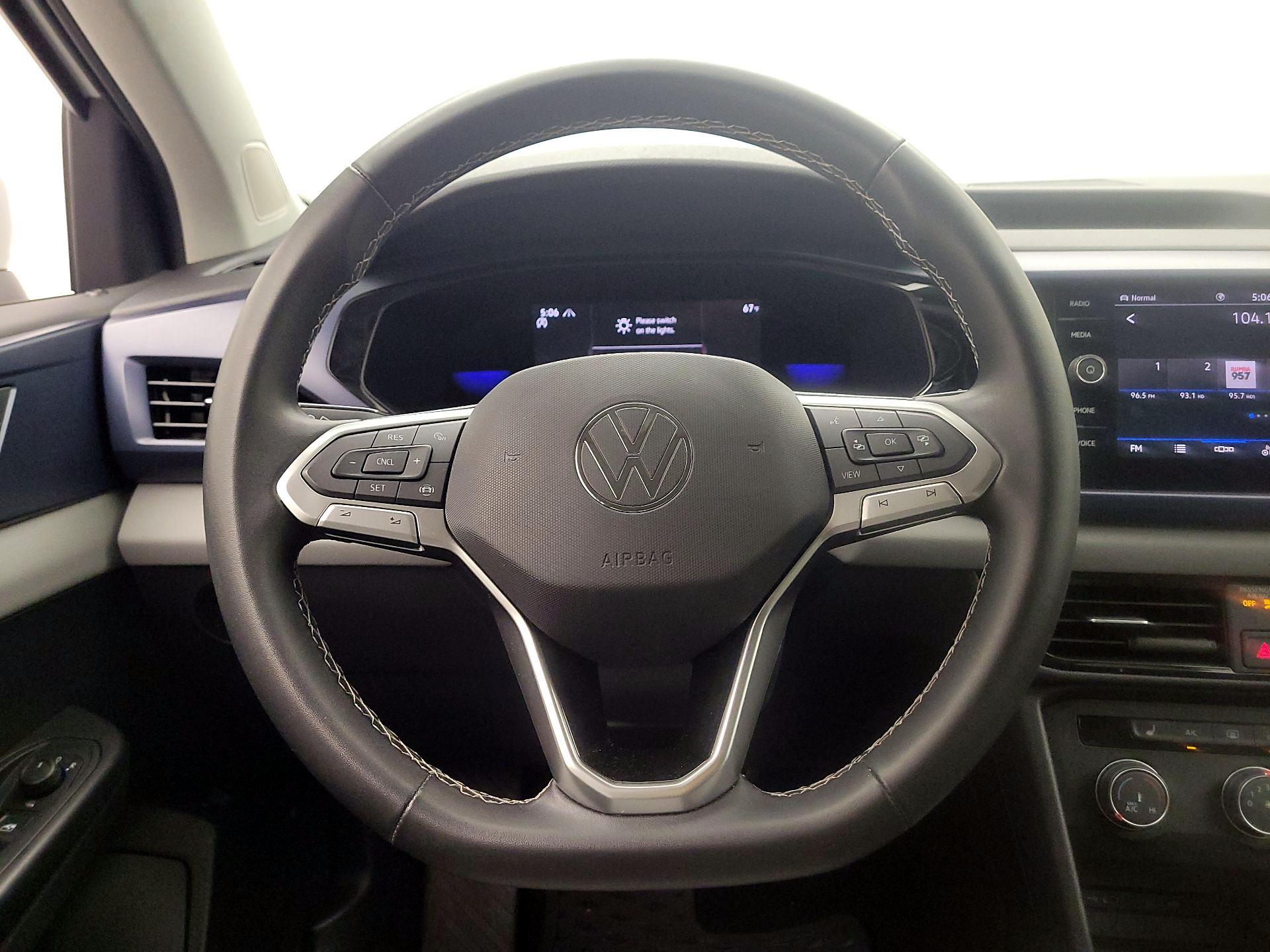 Thumbnail: 2022 Volkswagen Taos - 10