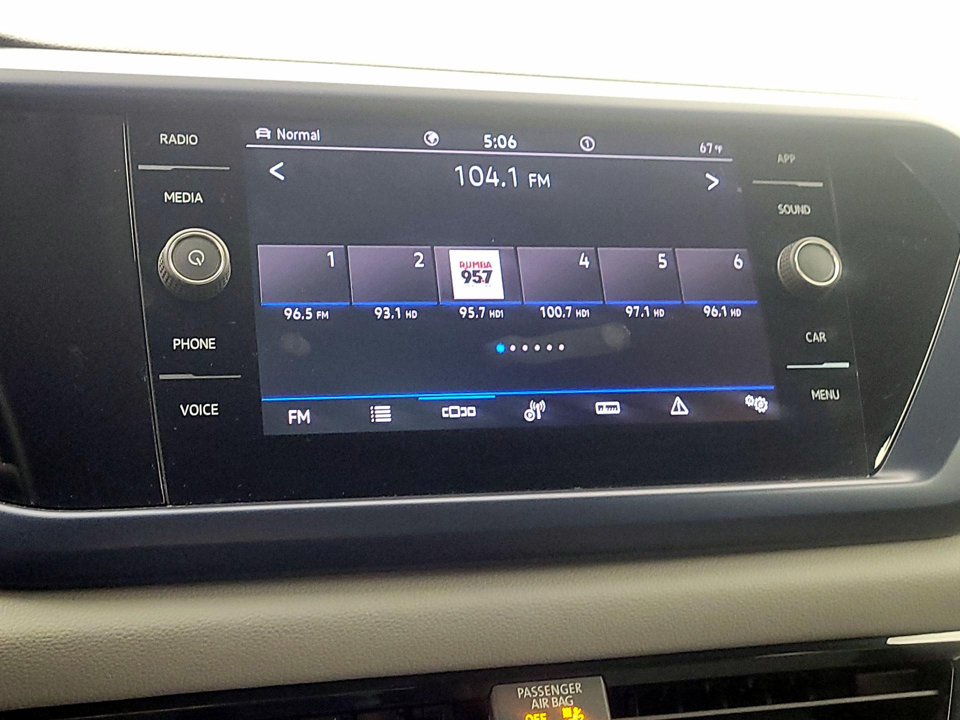 Thumbnail: 2022 Volkswagen Taos - 15