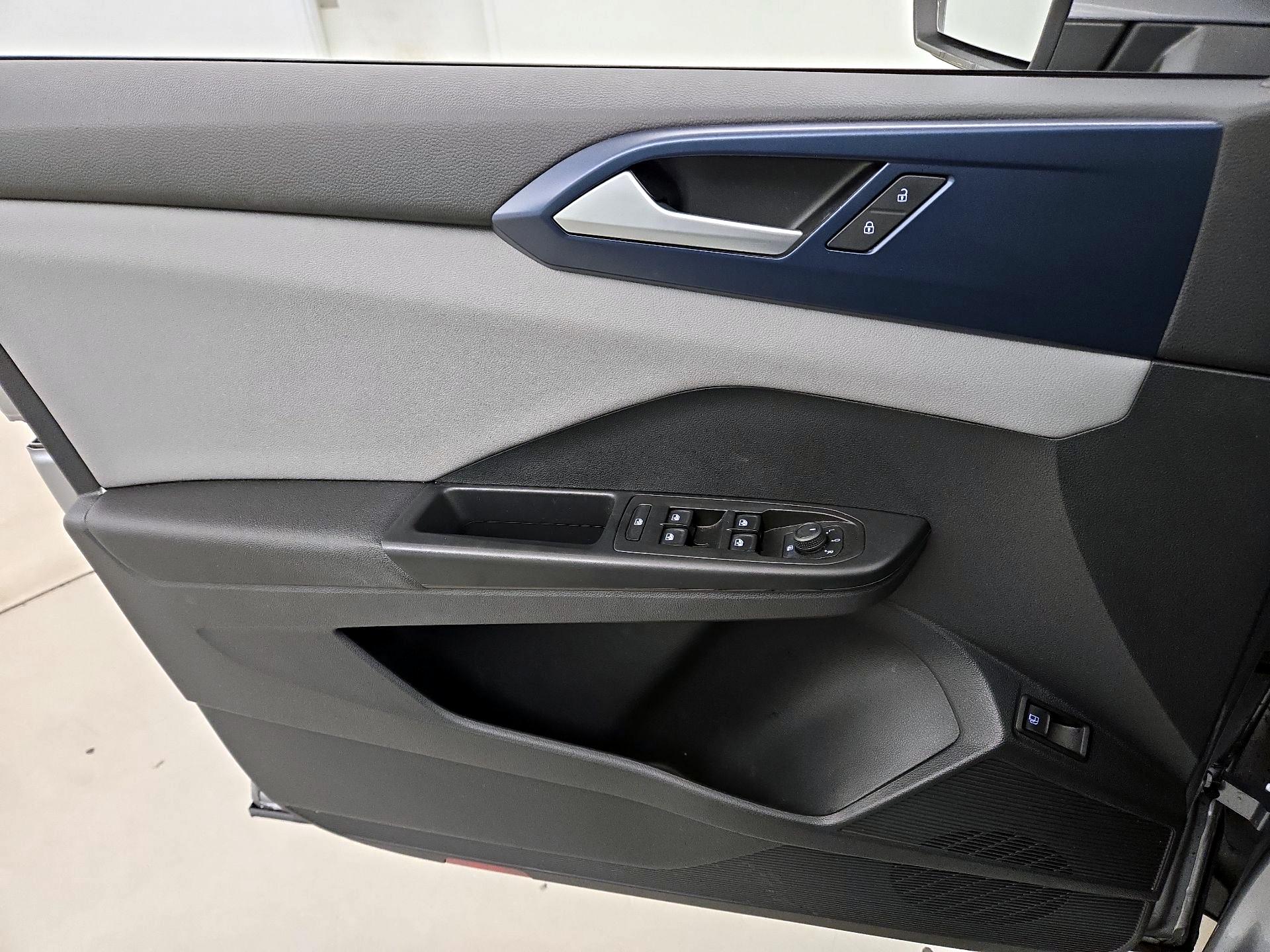 Thumbnail: 2023 Volkswagen Taos - 12