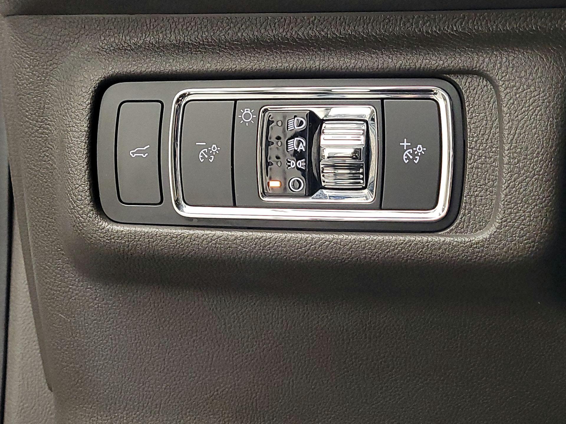 Thumbnail: 2021 Lincoln Corsair - 13