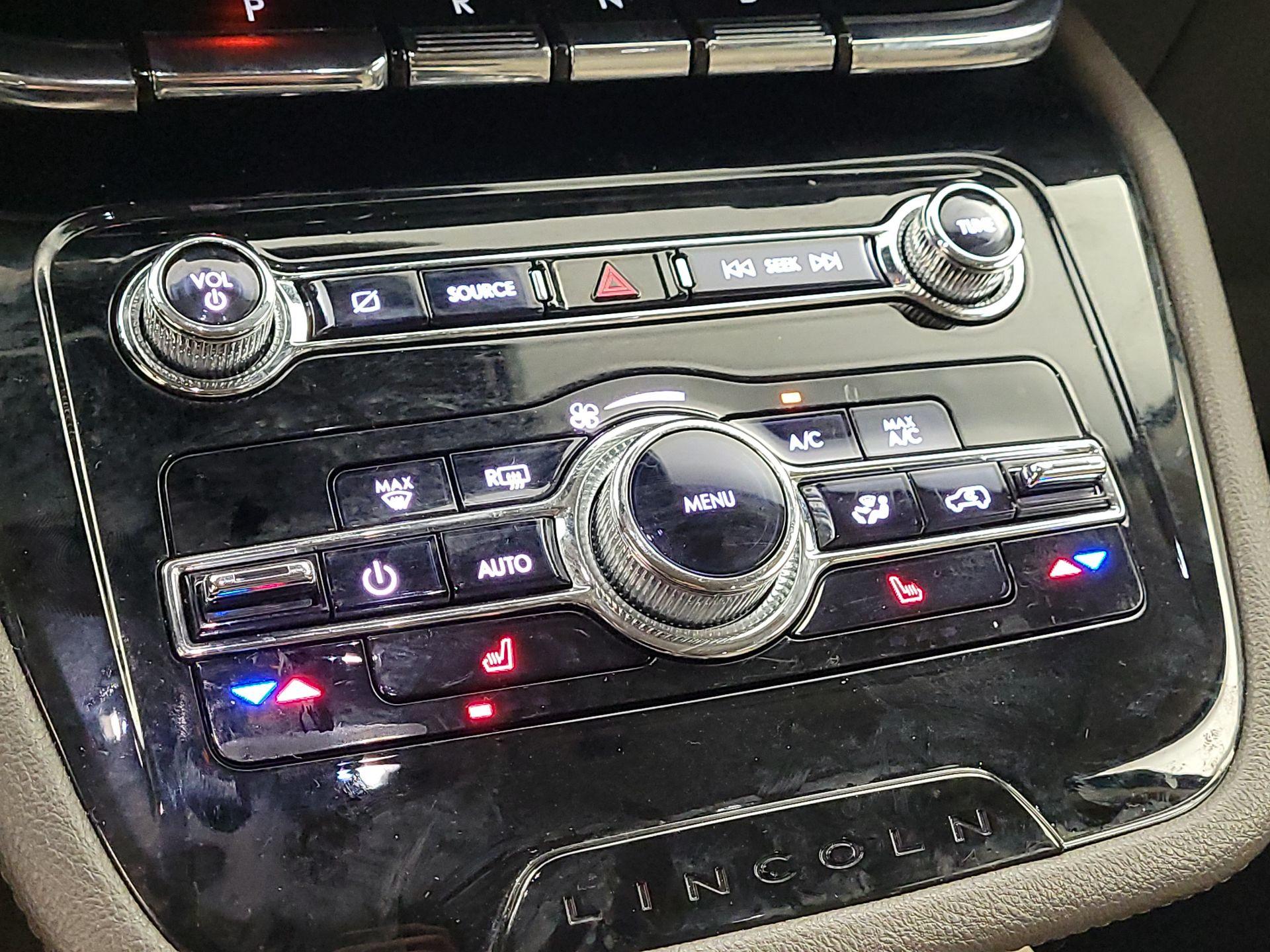 Thumbnail: 2021 Lincoln Corsair - 16