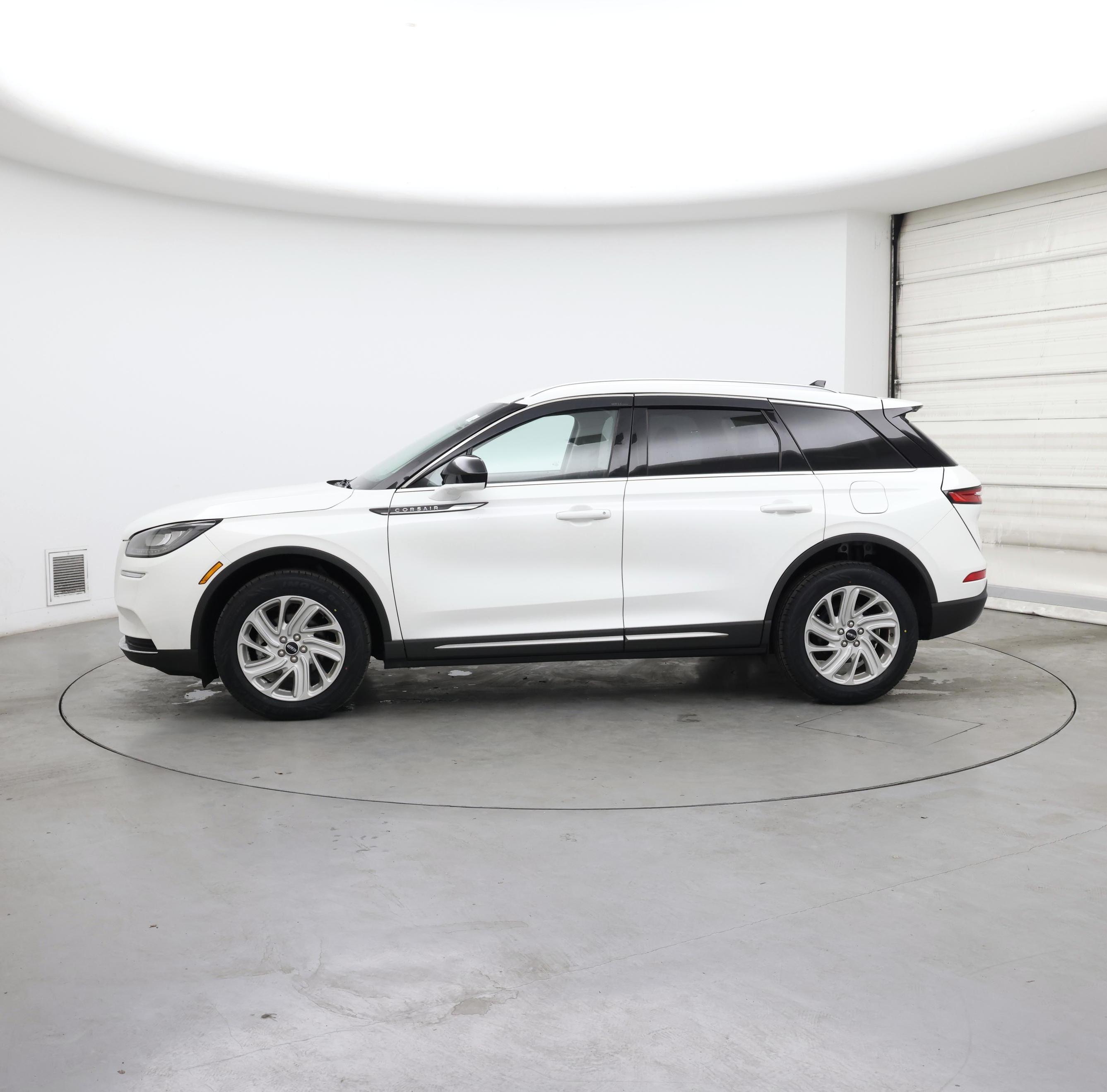 Thumbnail: 2021 Lincoln Corsair - 3